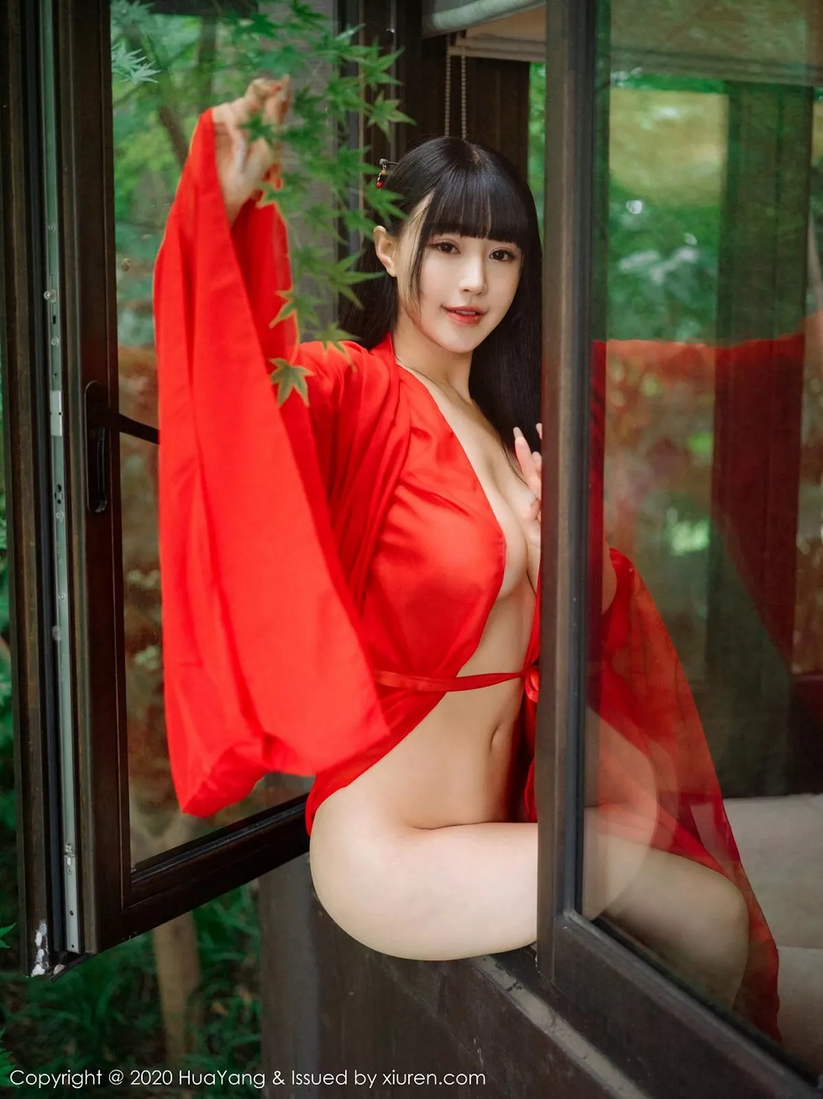 秀人集.com_[HuaYang花漾]Vol.310_女神朱可儿Flower杭州旅拍鲜红古典长裙包裹火辣胴体诱惑写真70P