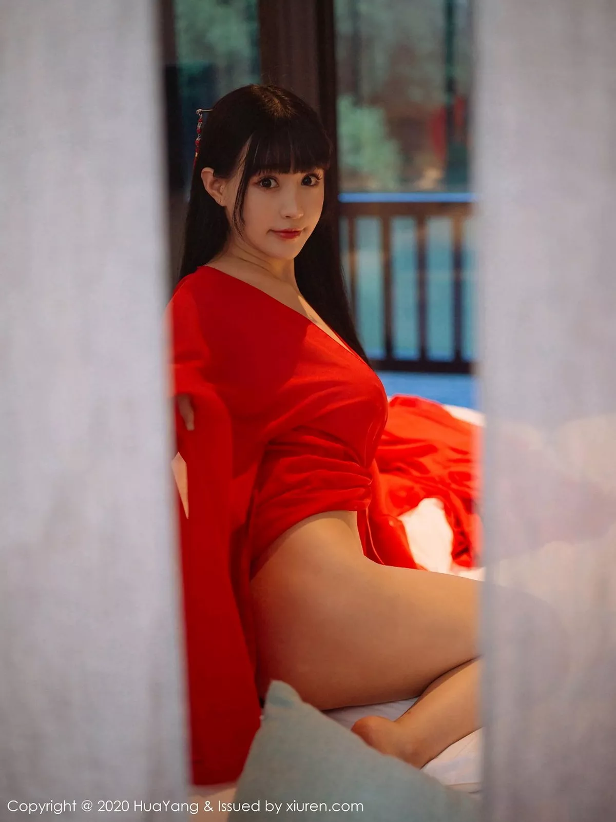 秀人集.com_[HuaYang花漾]Vol.310_女神朱可儿Flower杭州旅拍鲜红古典长裙包裹火辣胴体诱惑写真70P