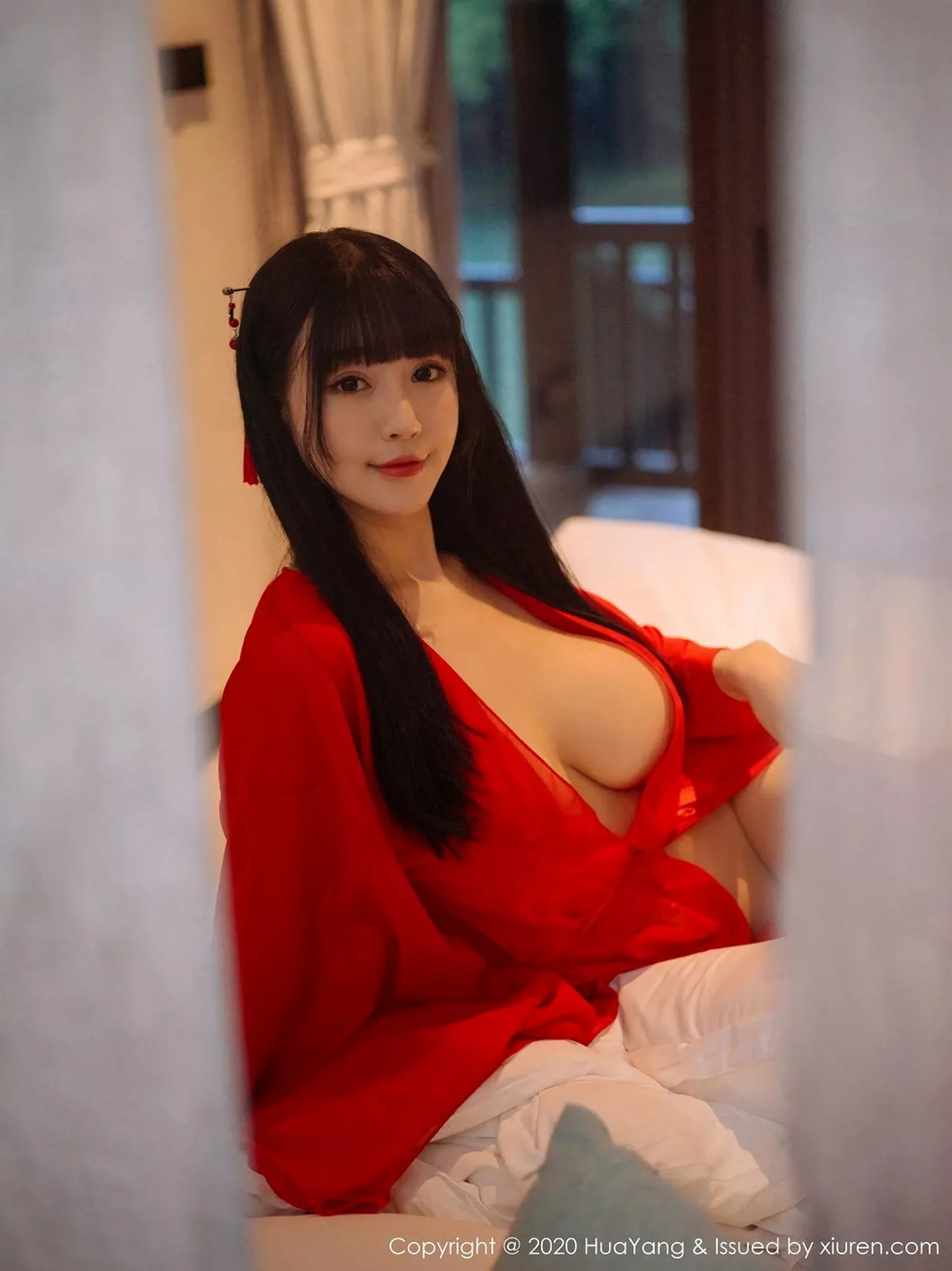 秀人集.com_[HuaYang花漾]Vol.310_女神朱可儿Flower杭州旅拍鲜红古典长裙包裹火辣胴体诱惑写真70P