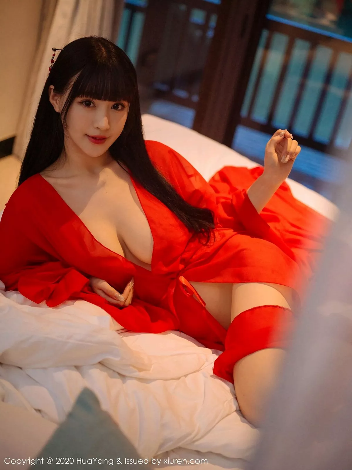 秀人集.com_[HuaYang花漾]Vol.310_女神朱可儿Flower杭州旅拍鲜红古典长裙包裹火辣胴体诱惑写真70P