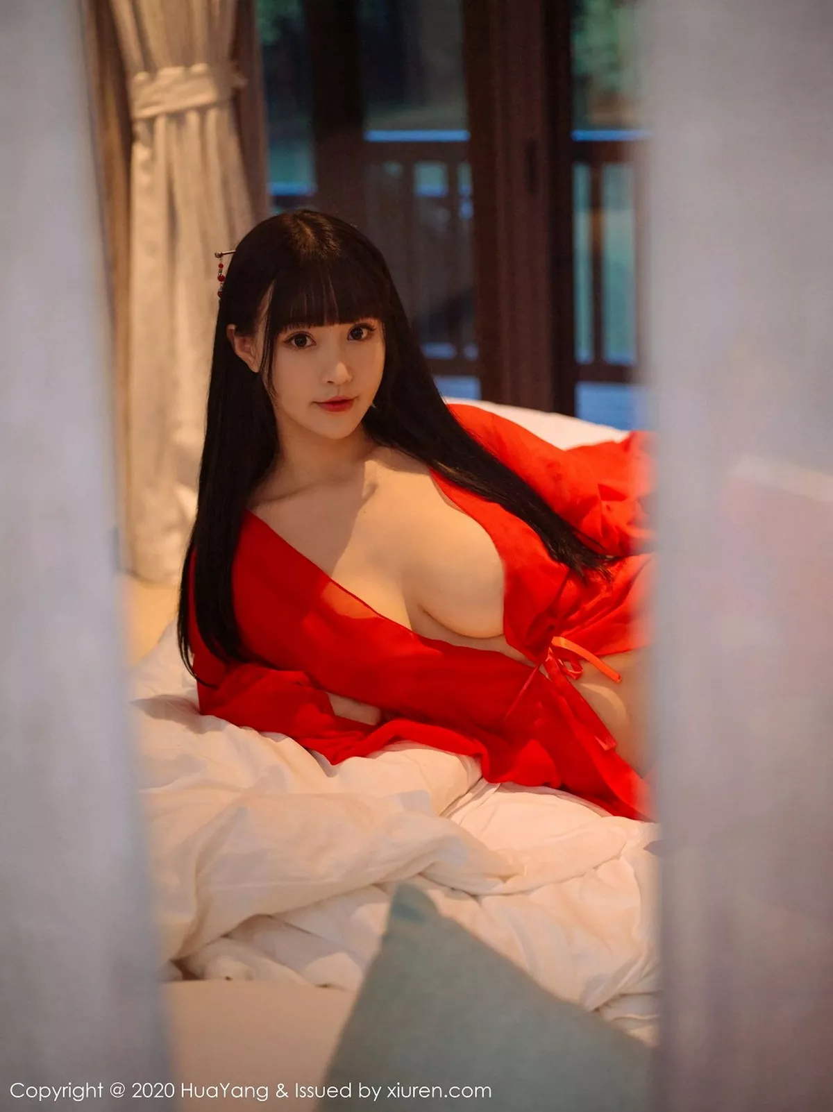 秀人集.com_[HuaYang花漾]Vol.310_女神朱可儿Flower杭州旅拍鲜红古典长裙包裹火辣胴体诱惑写真70P