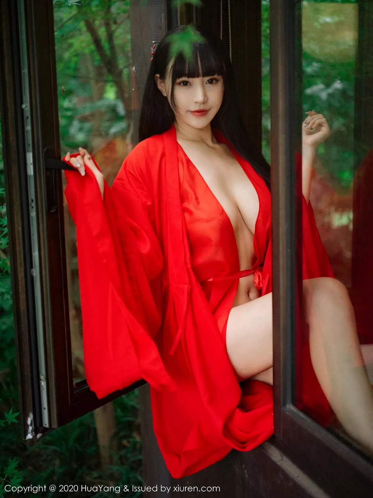 秀人集.com_[HuaYang花漾]Vol.310_女神朱可儿Flower杭州旅拍鲜红古典长裙包裹火辣胴体诱惑写真70P