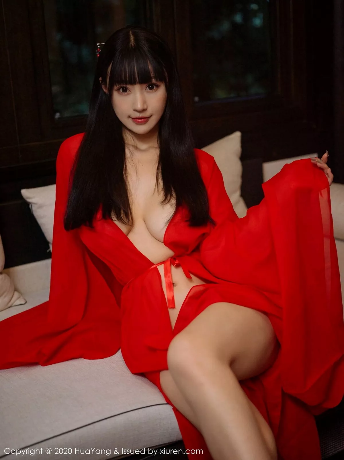 秀人集.com_[HuaYang花漾]Vol.310_女神朱可儿Flower杭州旅拍鲜红古典长裙包裹火辣胴体诱惑写真70P