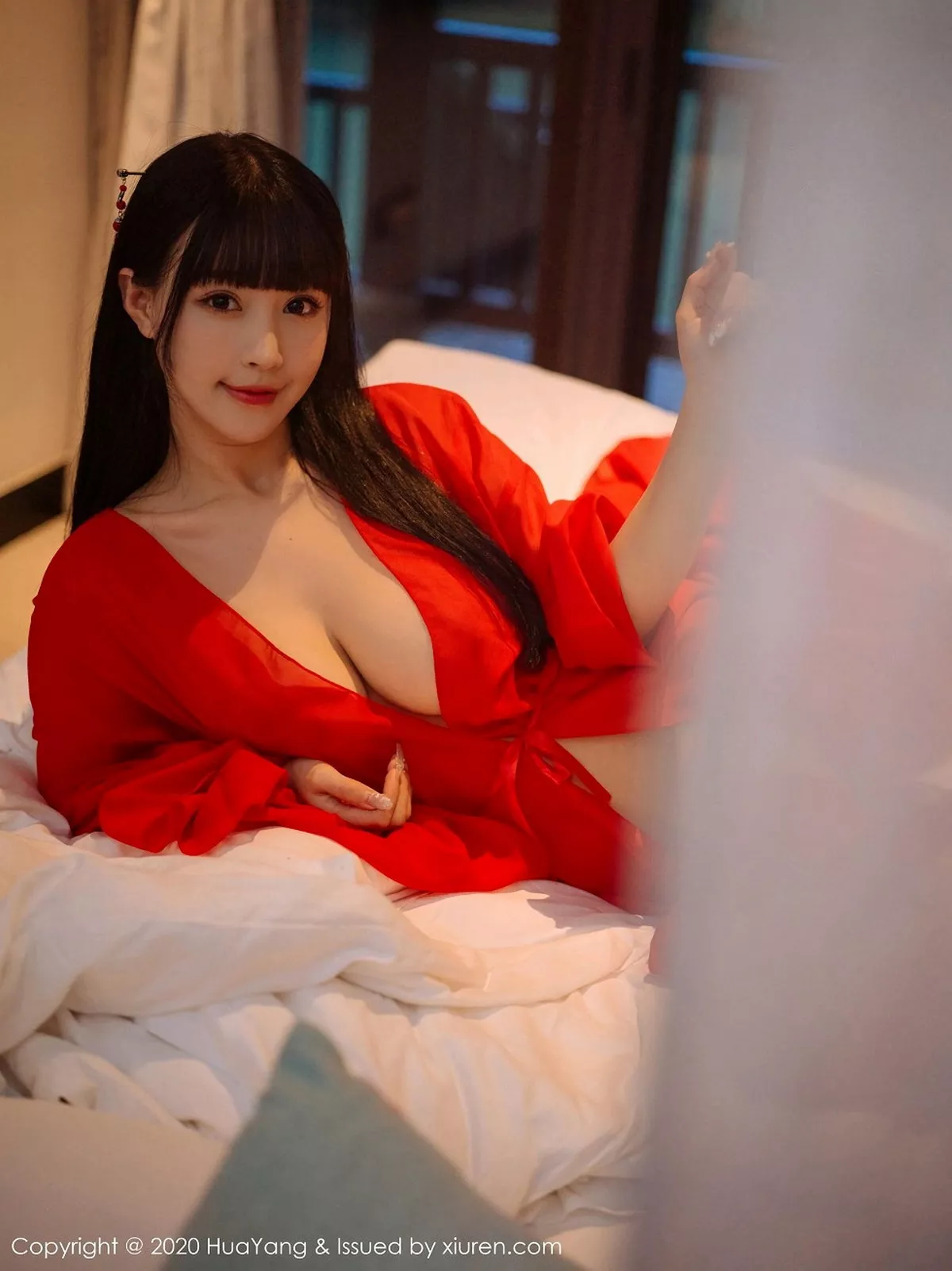 秀人集.com_[HuaYang花漾]Vol.310_女神朱可儿Flower杭州旅拍鲜红古典长裙包裹火辣胴体诱惑写真70P