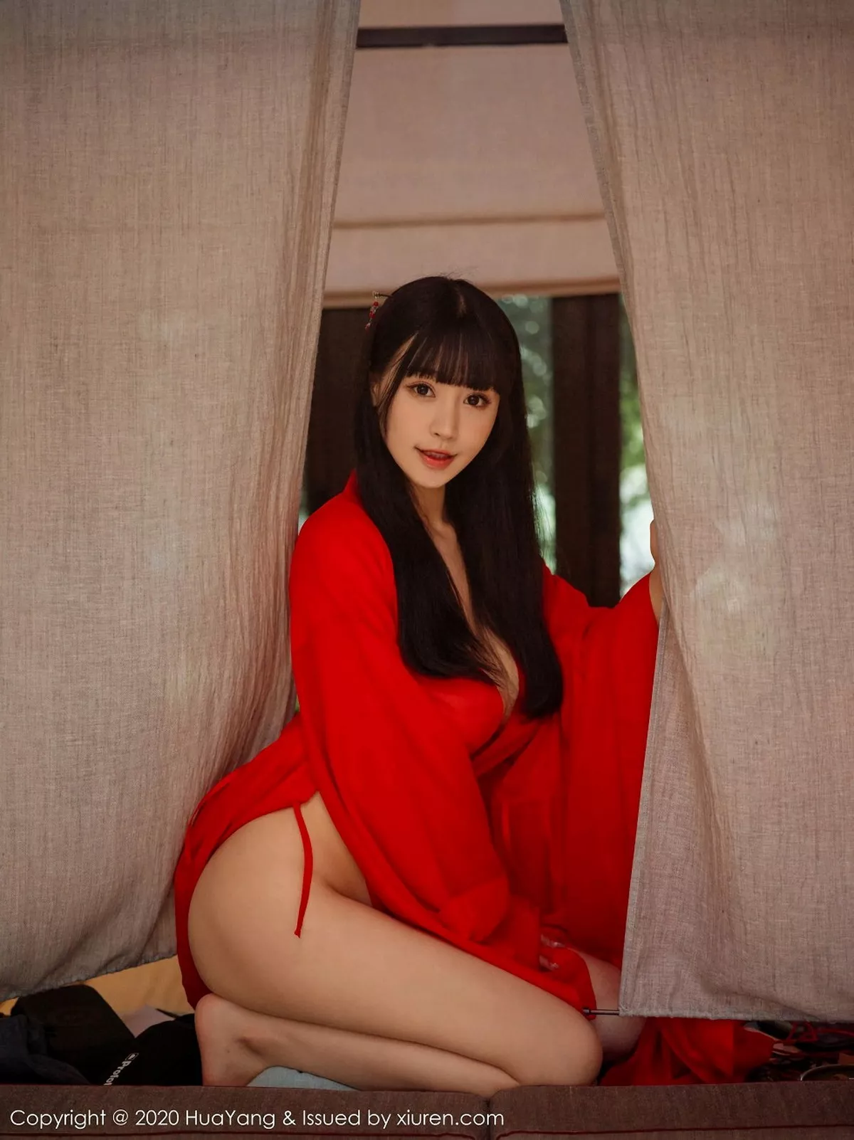 秀人集.com_[HuaYang花漾]Vol.310_女神朱可儿Flower杭州旅拍鲜红古典长裙包裹火辣胴体诱惑写真70P