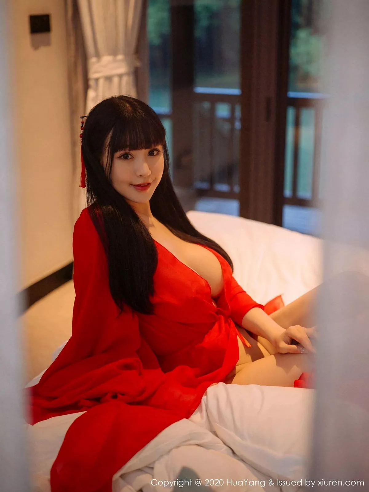 秀人集.com_[HuaYang花漾]Vol.310_女神朱可儿Flower杭州旅拍鲜红古典长裙包裹火辣胴体诱惑写真70P