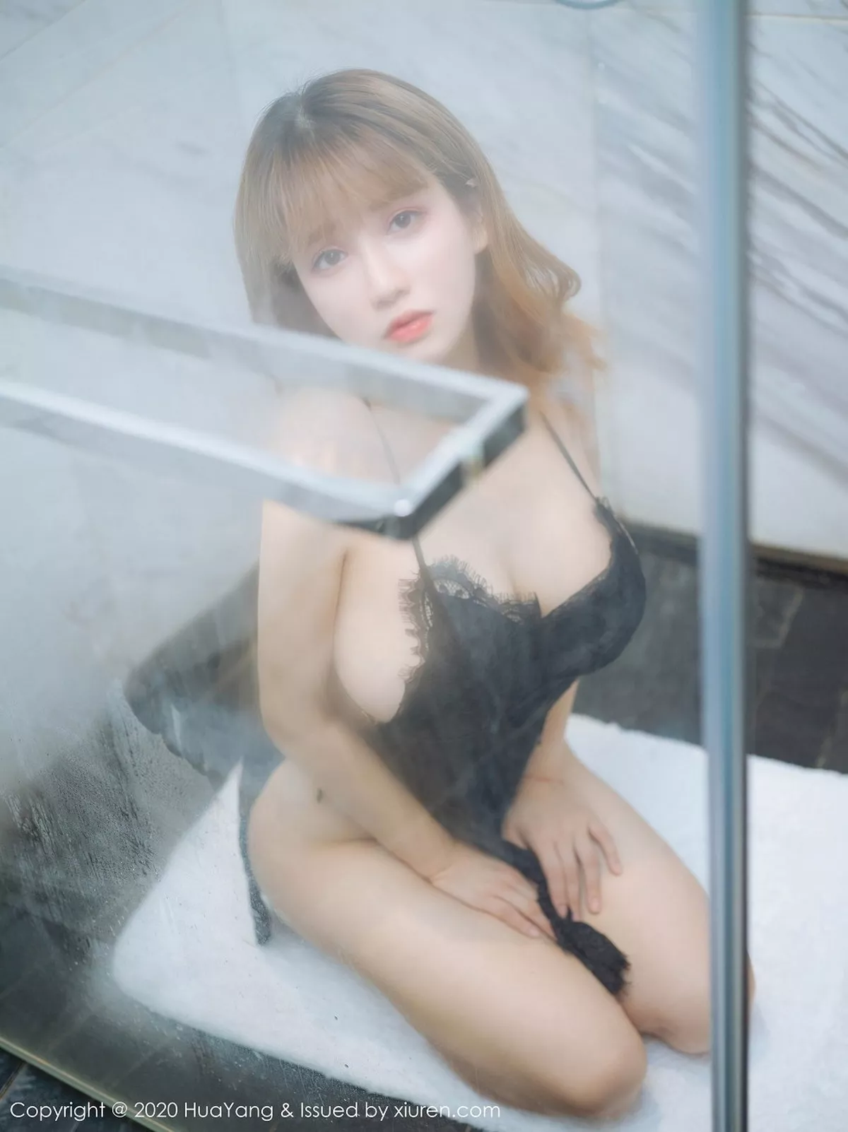 秀人集.com_[HuaYang花漾]Vol.311_嫩模周大萌浴室性感黑色蕾丝睡衣湿身秀惹火身材诱惑写真40P
