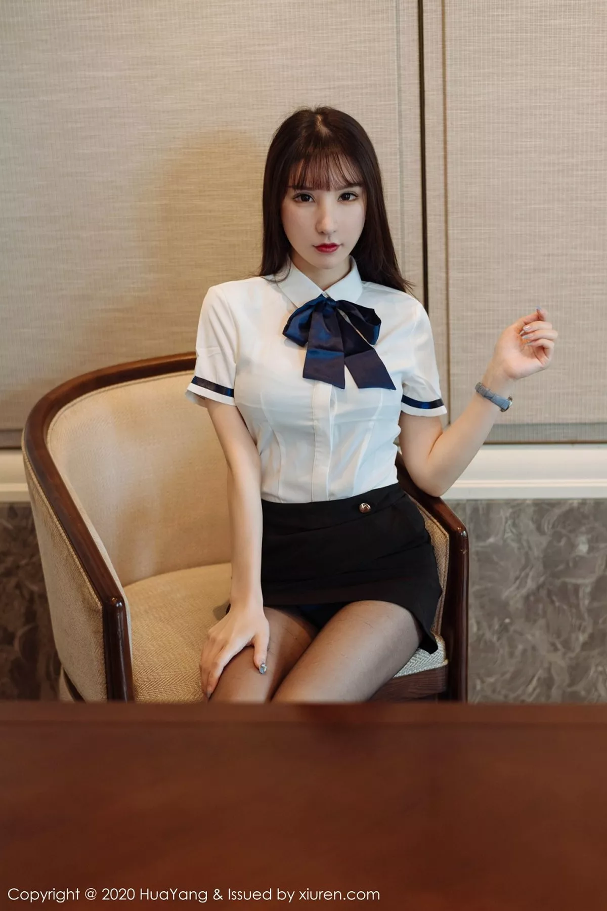 秀人集.com_[HuaYang花漾]Vol.312_女神周于希Sandy西双版纳旅拍黑短裙配开档黑丝裤袜诱惑写真63P