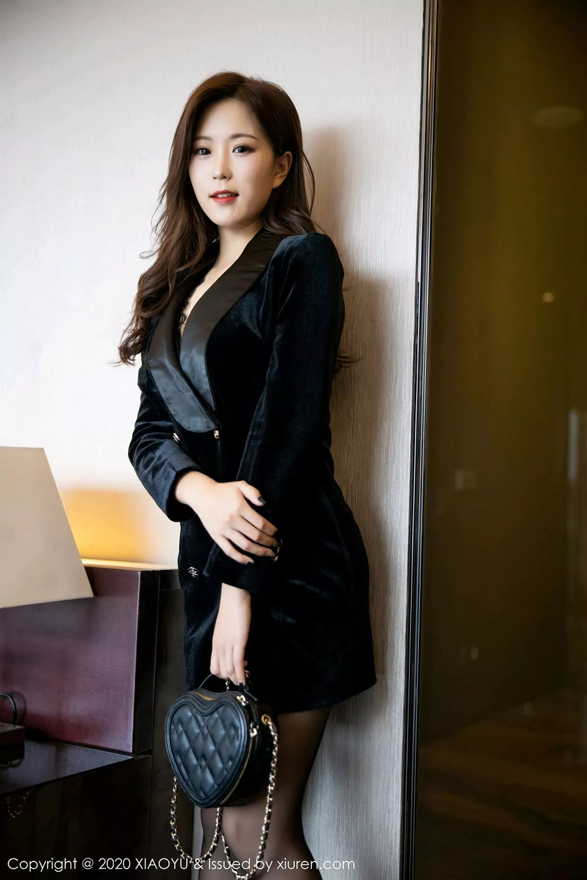 秀人集.com_[XiaoYu画语界]Vol.400_嫩模杨紫嫣Cynthia私房床上超薄黑丝裤袜秀翘臀极致诱惑写真83P