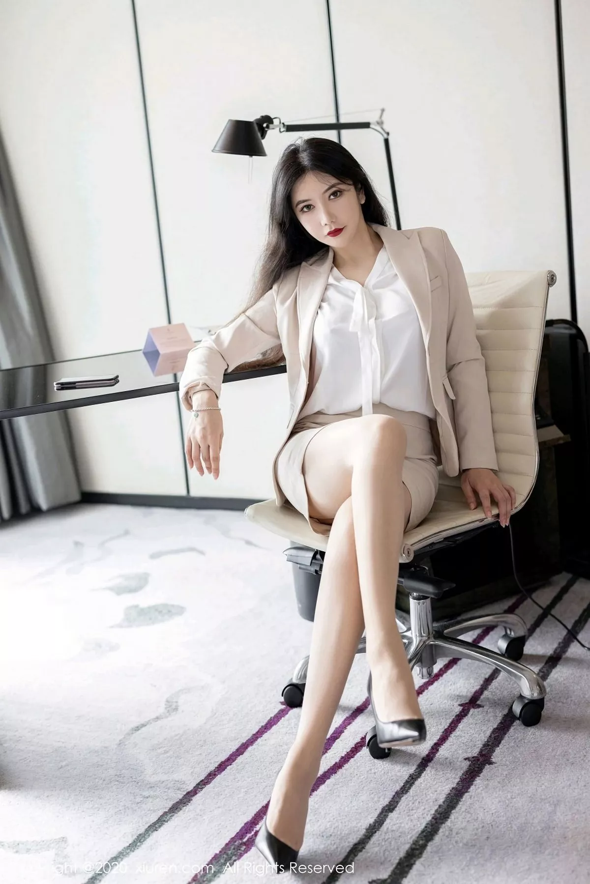 秀人集.com_[XiuRen秀人网]No.2736_女神心妍小公主私房床上紫色蕾丝内衣秀惹火身材撩人诱惑写真37P