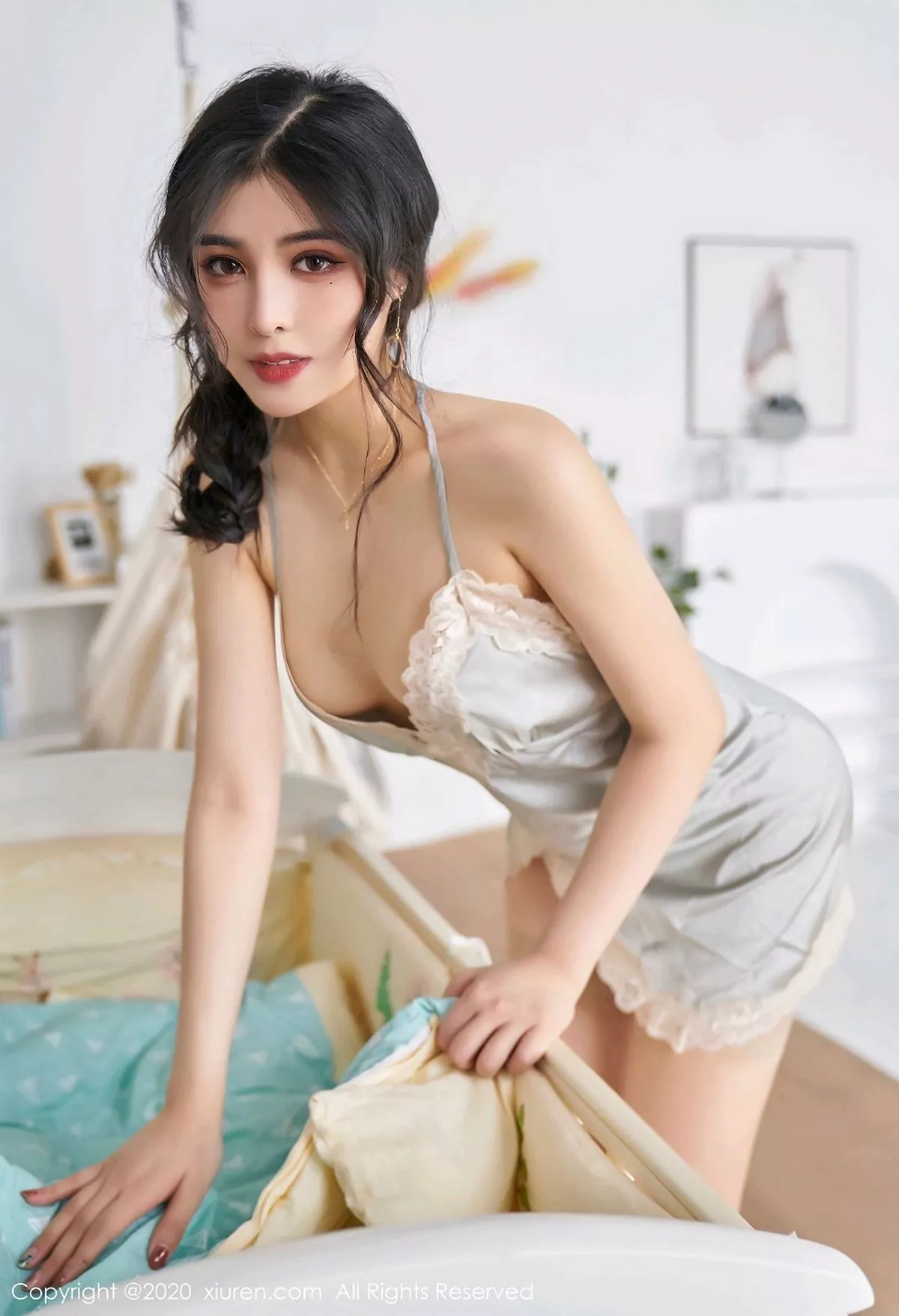 秀人集.com_[XiuRen秀人网]No.2737_嫩模韩静安典雅蕾丝吊裙配朦胧丝袜秀翘臀美腿极致诱惑写真50P