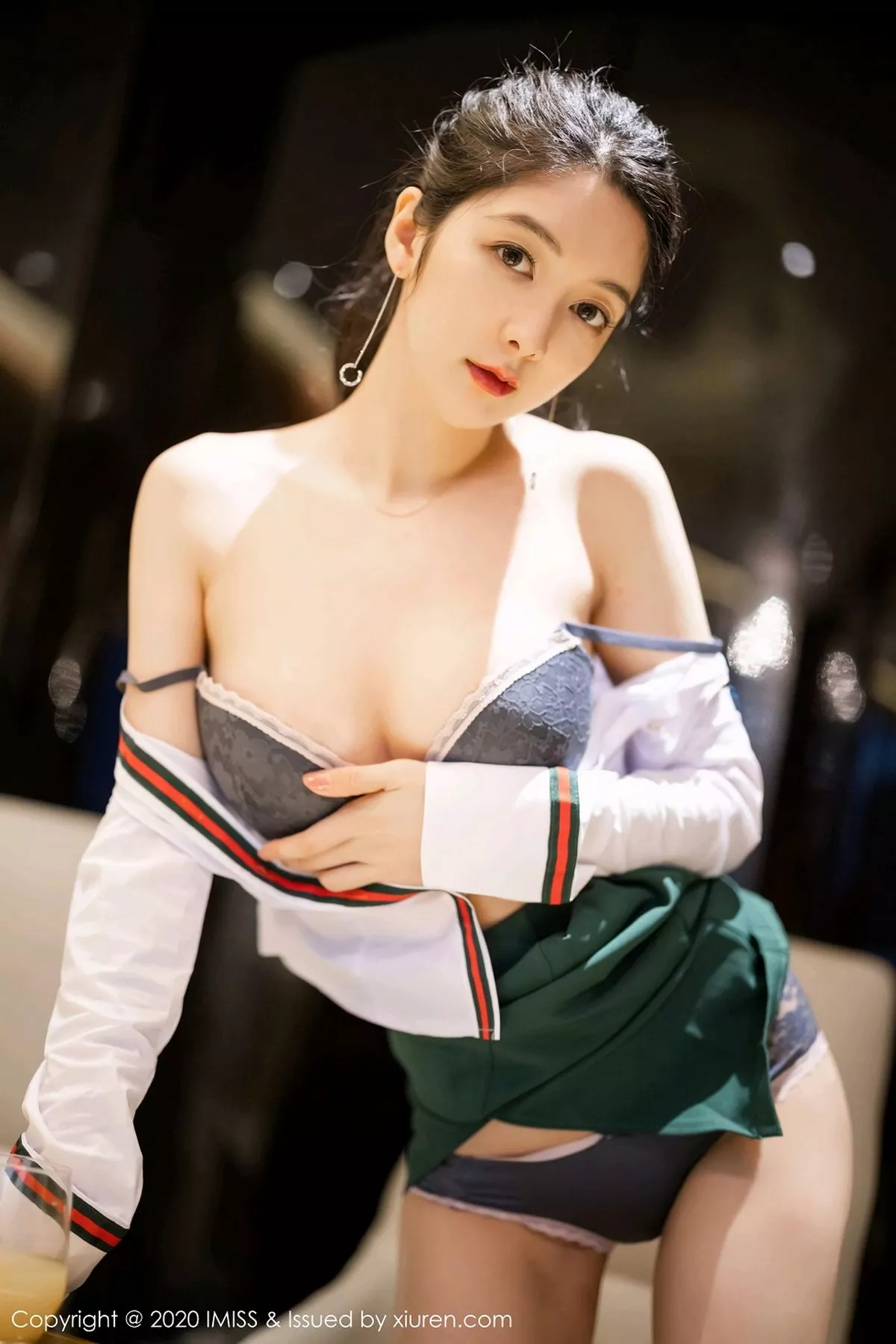 秀人集.com_[IMISS爱蜜社]Vol.521_女神Angela小热巴都市风格职业OL主题半脱内衣露豪乳诱惑写真54P