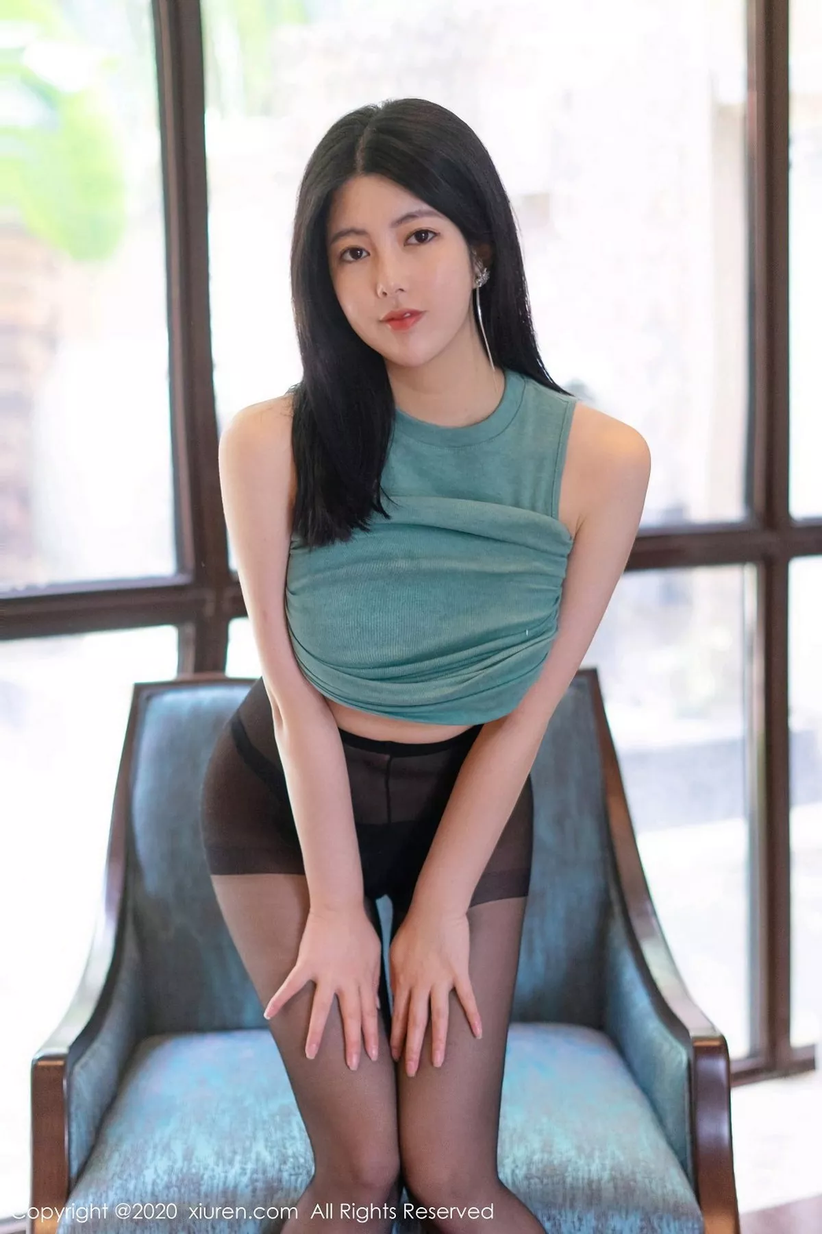 秀人集.com_[XiuRen秀人网]No.2744_女神娜露Selena西双版纳旅拍典雅服饰配黑丝裤袜秀翘臀诱惑写真50P