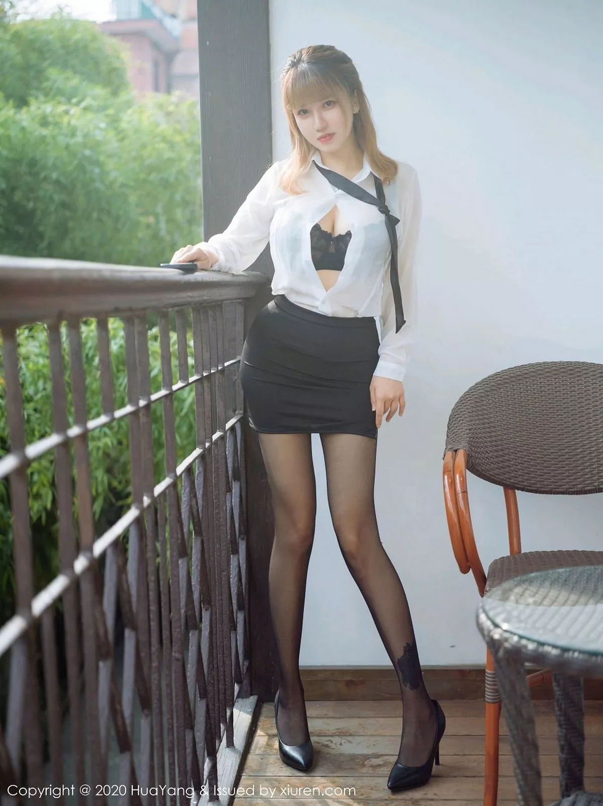 秀人集.com_[HuaYang花漾]Vol.316_嫩模周大萌杭州旅拍职场秘书0L主题超薄黑丝裤袜迷人诱惑写真40P