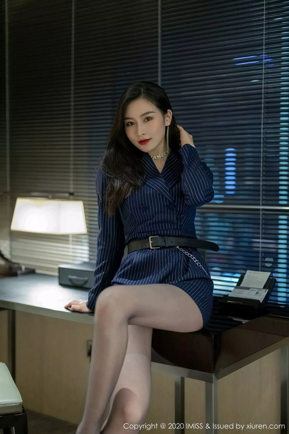 秀人集.com_[IMISS爱蜜社]Vol.522_新人模特Sia私房黑色束身内衣配吊带黑丝袜极致魅惑写真77P