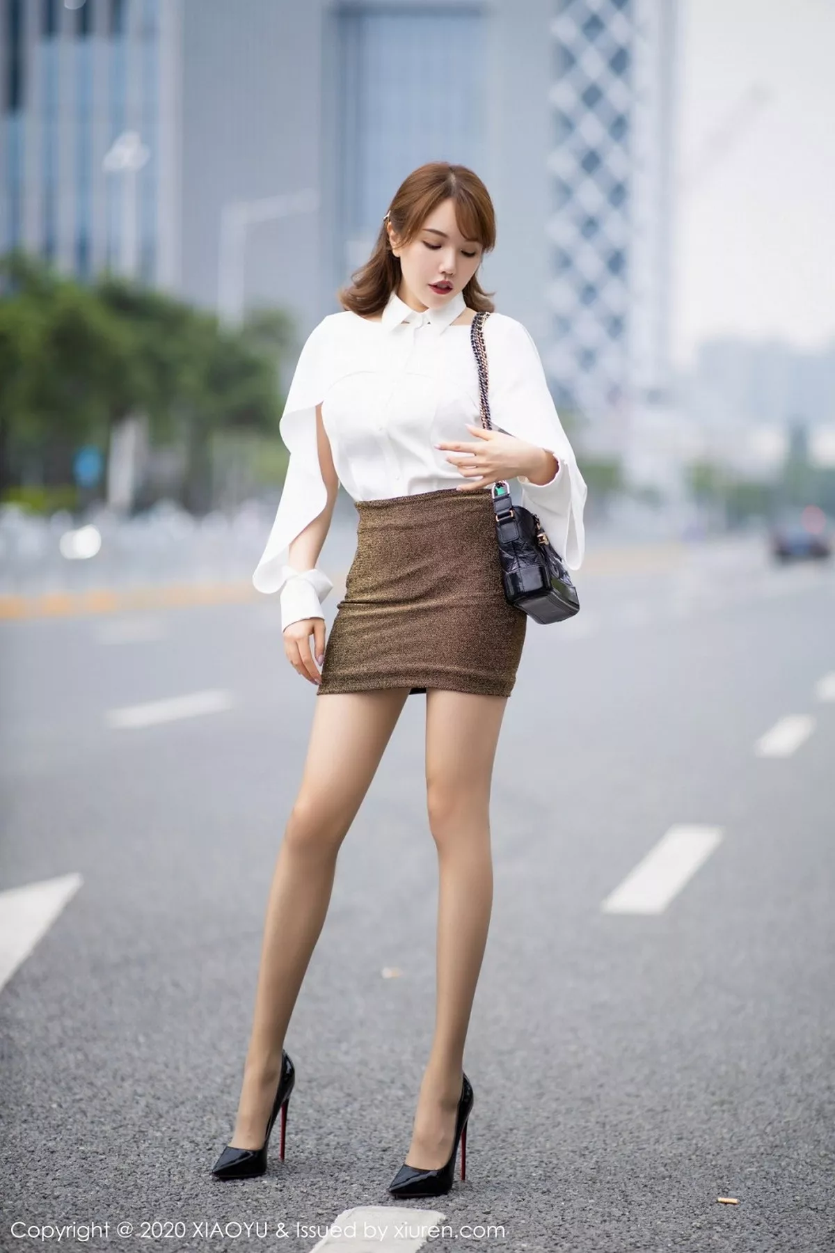 秀人集.com_[XiaoYu画语界]Vol.382_女神黄乐然性感魅力车拍系列白衬衣配肉丝裤袜撩人诱惑写真112P