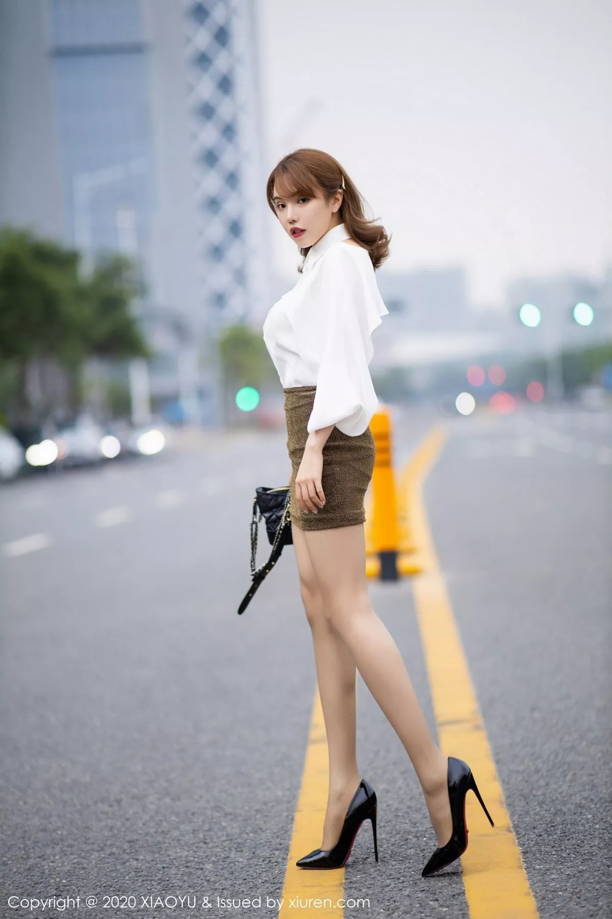 秀人集.com_[XiaoYu画语界]Vol.382_女神黄乐然性感魅力车拍系列白衬衣配肉丝裤袜撩人诱惑写真112P
