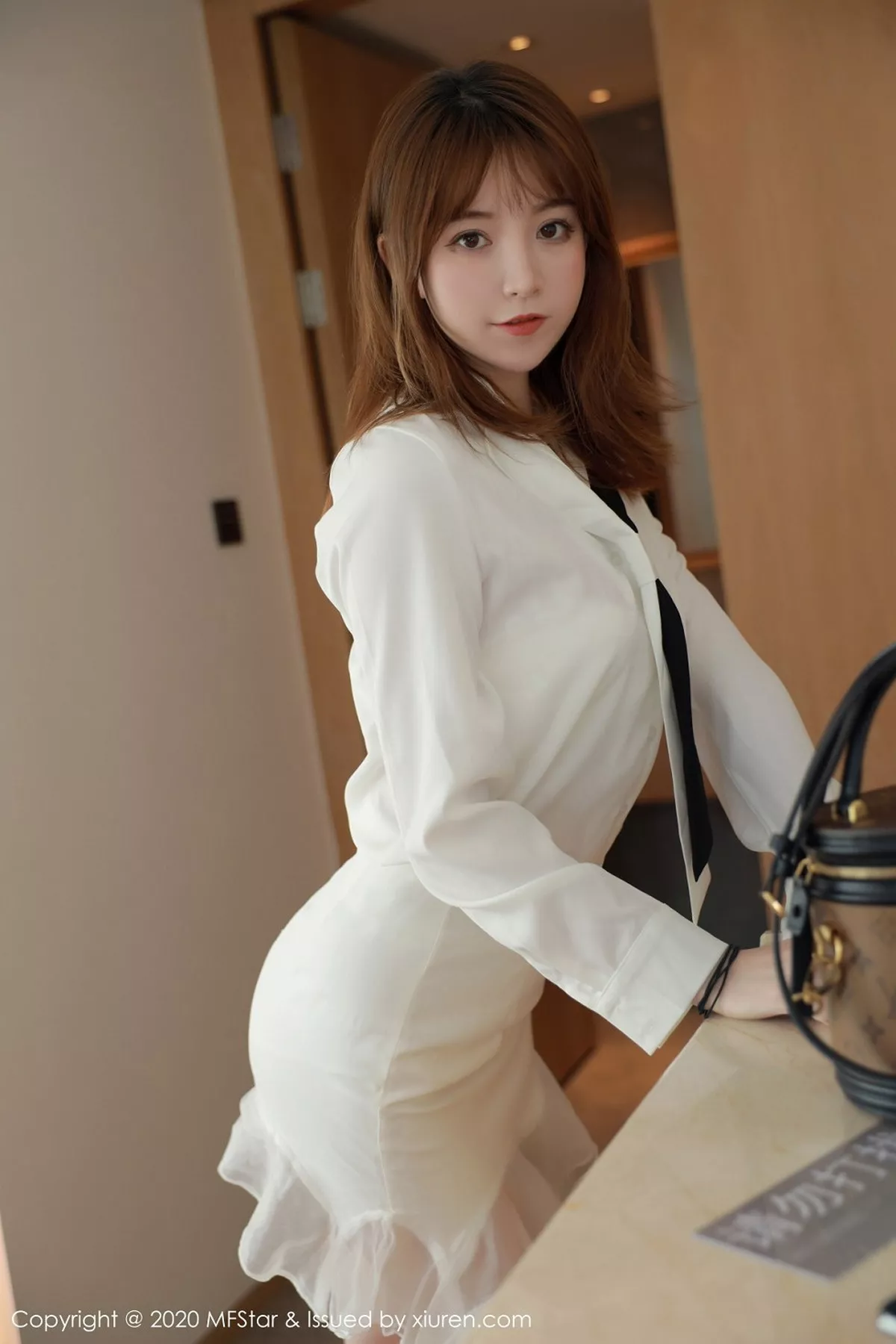 秀人集.com_[MFStar模范学院]Vol.400_嫩模yoo优优四川旅拍洁白通透套装露雪白肌肤明艳动人写真63P