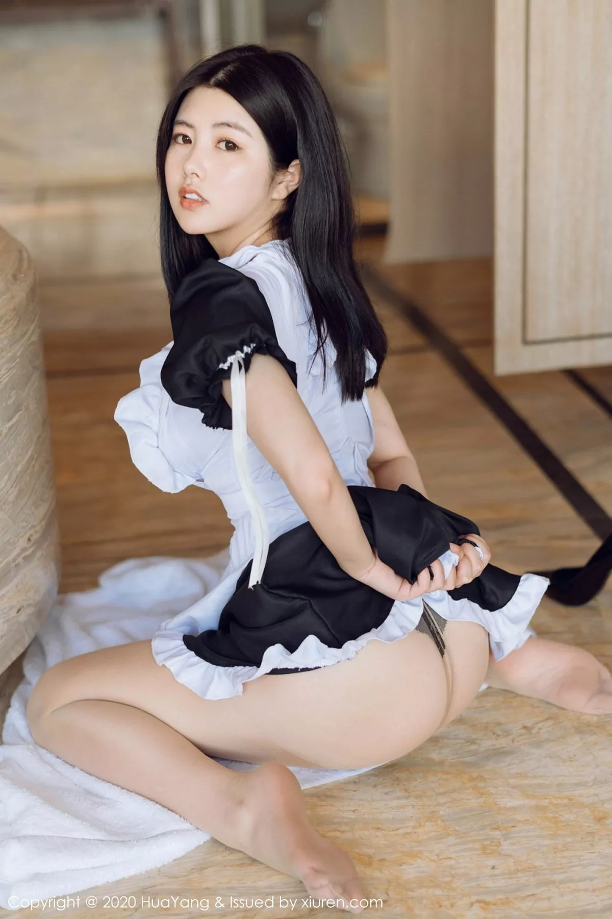 秀人集.com_[HuaYang花漾]Vol.303_女神娜露Selena西双版纳旅拍私房女仆装配肉丝裤袜诱惑写真55P