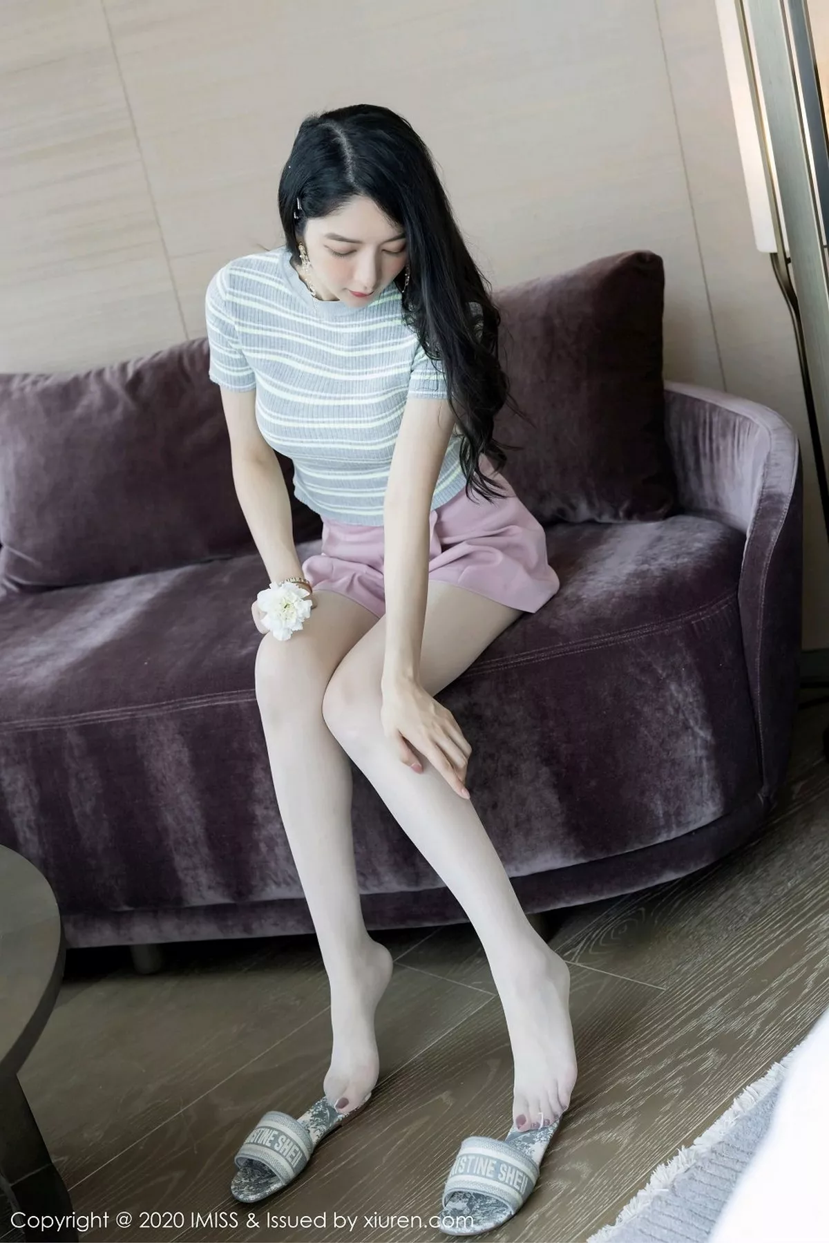 秀人集.com_[IMISS爱蜜社]Vol.526_女神Angela小热巴私房床上半脱露性感内衣秀完美身材诱惑写真42P