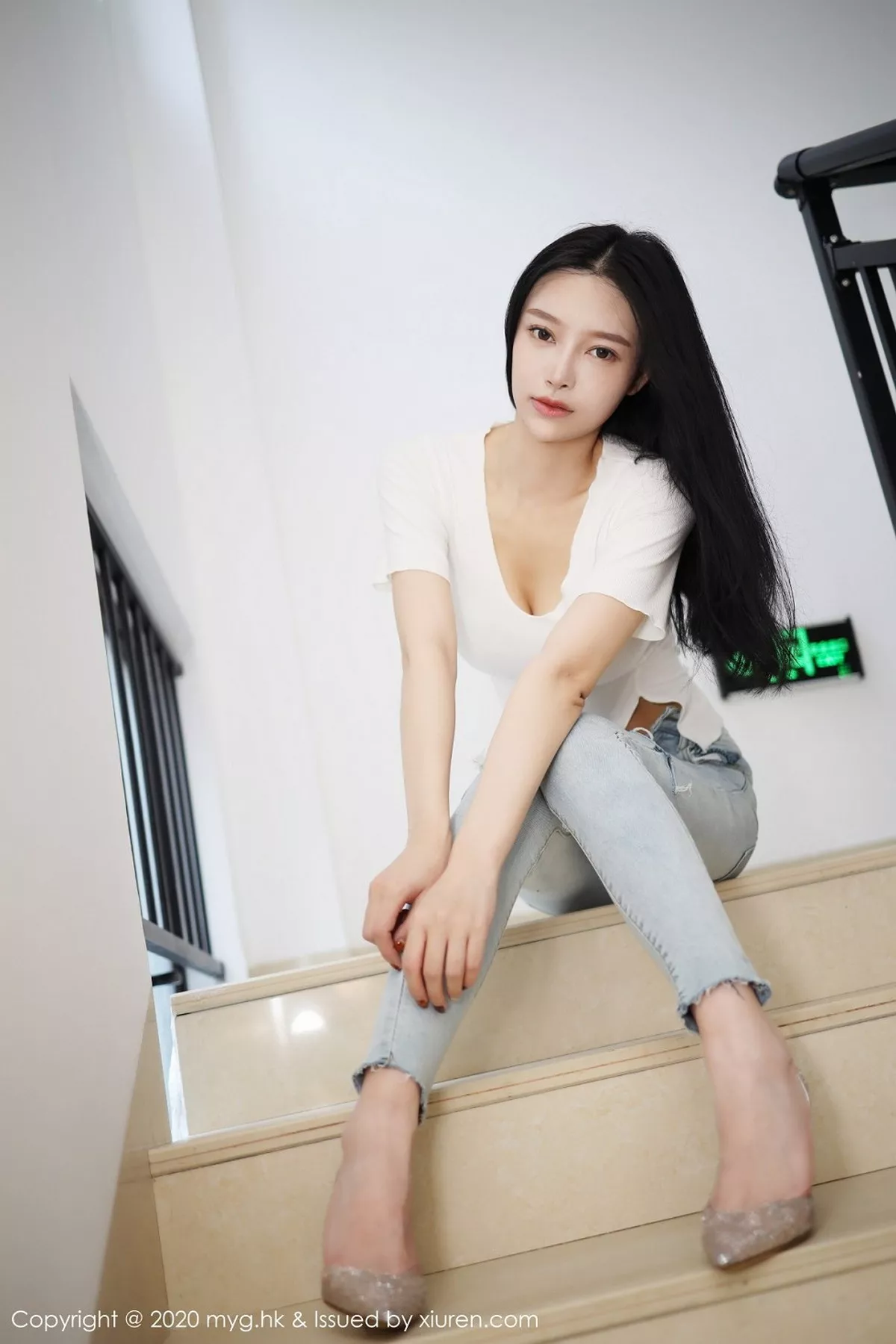 秀人集.com_[MyGirl美媛馆]Vol.459_女神唐琪儿私房破烂紧身牛仔裤半脱露翘臀撩人诱惑写真72P
