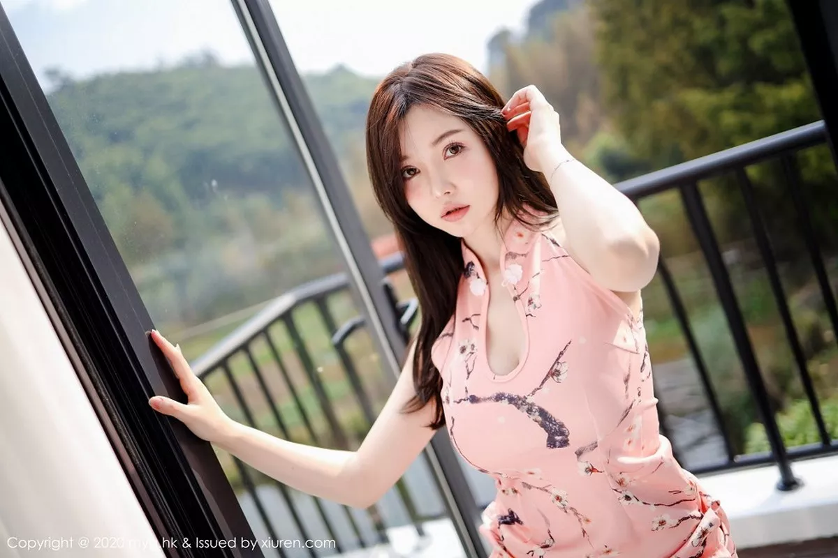 秀人集.com_[MyGirl美媛馆]Vol.460_女神糯美子MINI粉色古韵旗袍配粉色蕾丝袜撩人诱惑写真76P