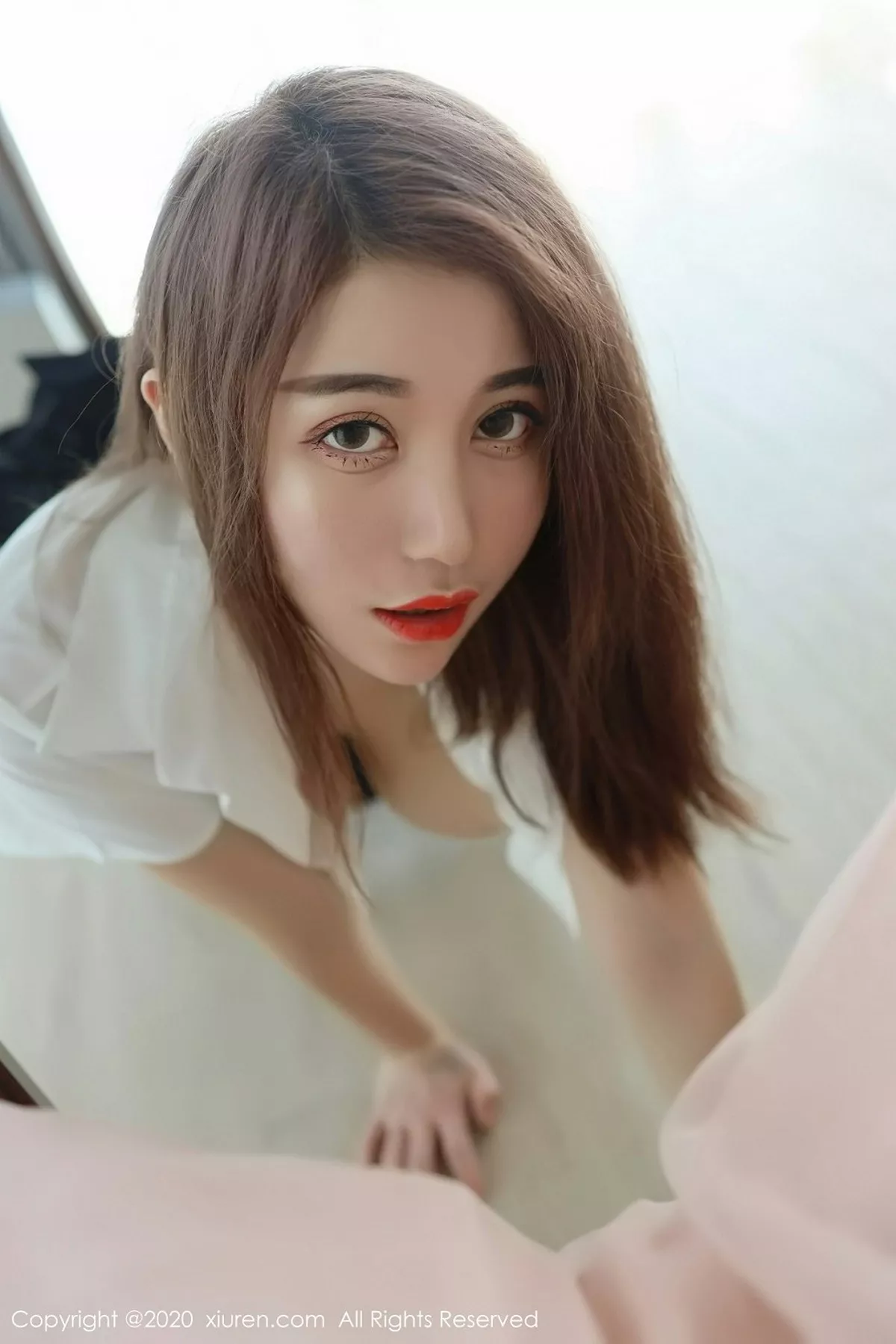 秀人集.com_[XiuRen秀人网]No.2831_嫩模美七Mia三亚旅拍白衬衫黑短裙制服配黑丝裤袜撩人诱惑写真48P