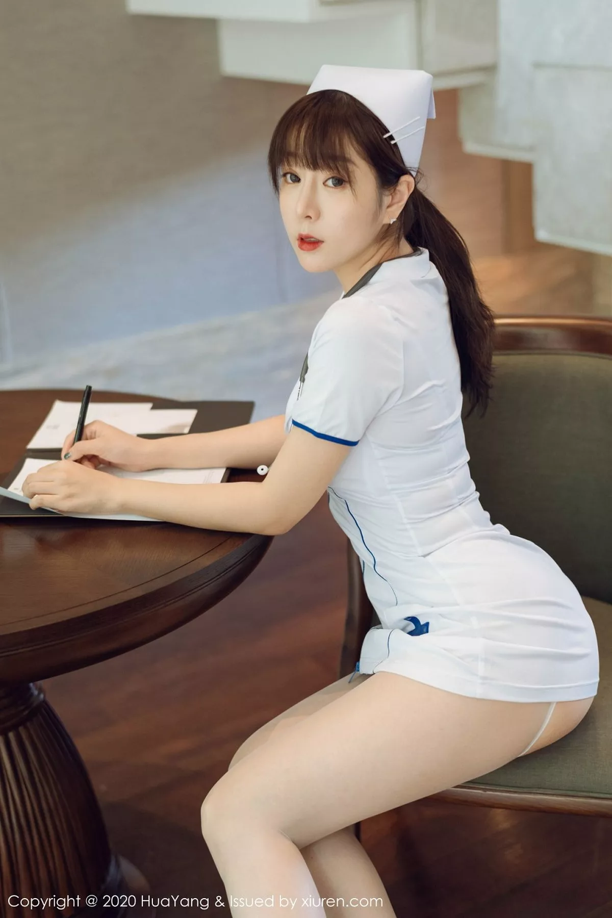 秀人集.com_[HuaYang花漾]Vol.330_女神王雨纯西双版纳旅拍性感护士装配开档肉丝裤袜撩人诱惑写真102P