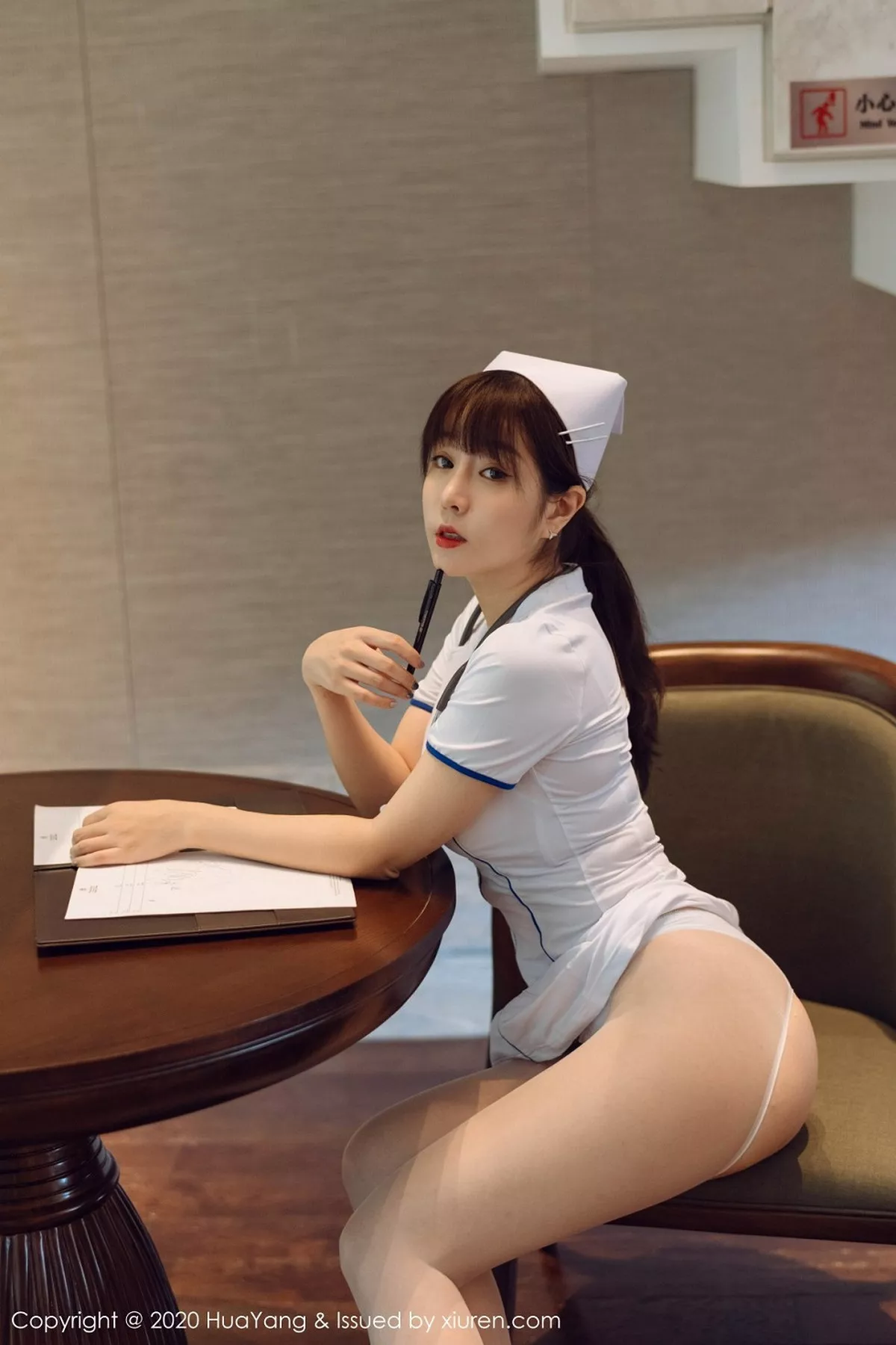 秀人集.com_[HuaYang花漾]Vol.330_女神王雨纯西双版纳旅拍性感护士装配开档肉丝裤袜撩人诱惑写真102P