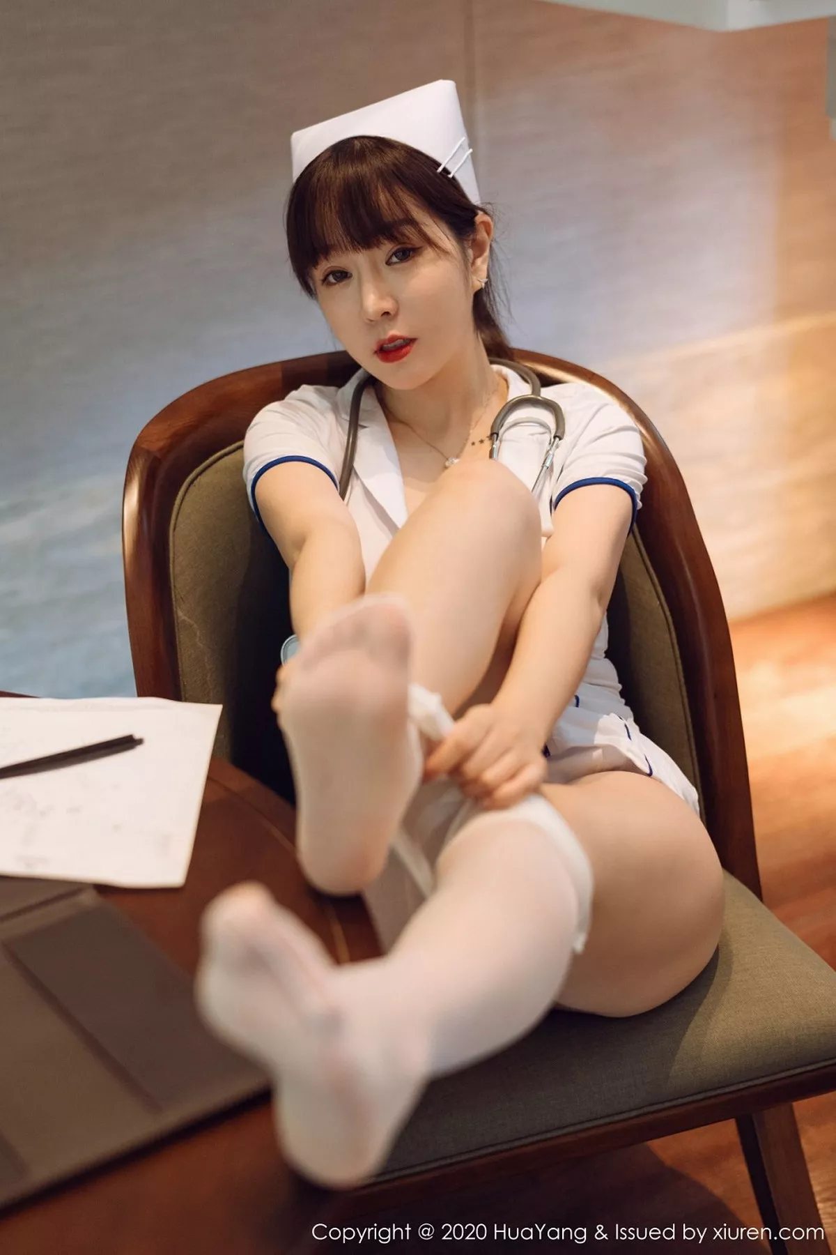 秀人集.com_[HuaYang花漾]Vol.330_女神王雨纯西双版纳旅拍性感护士装配开档肉丝裤袜撩人诱惑写真102P