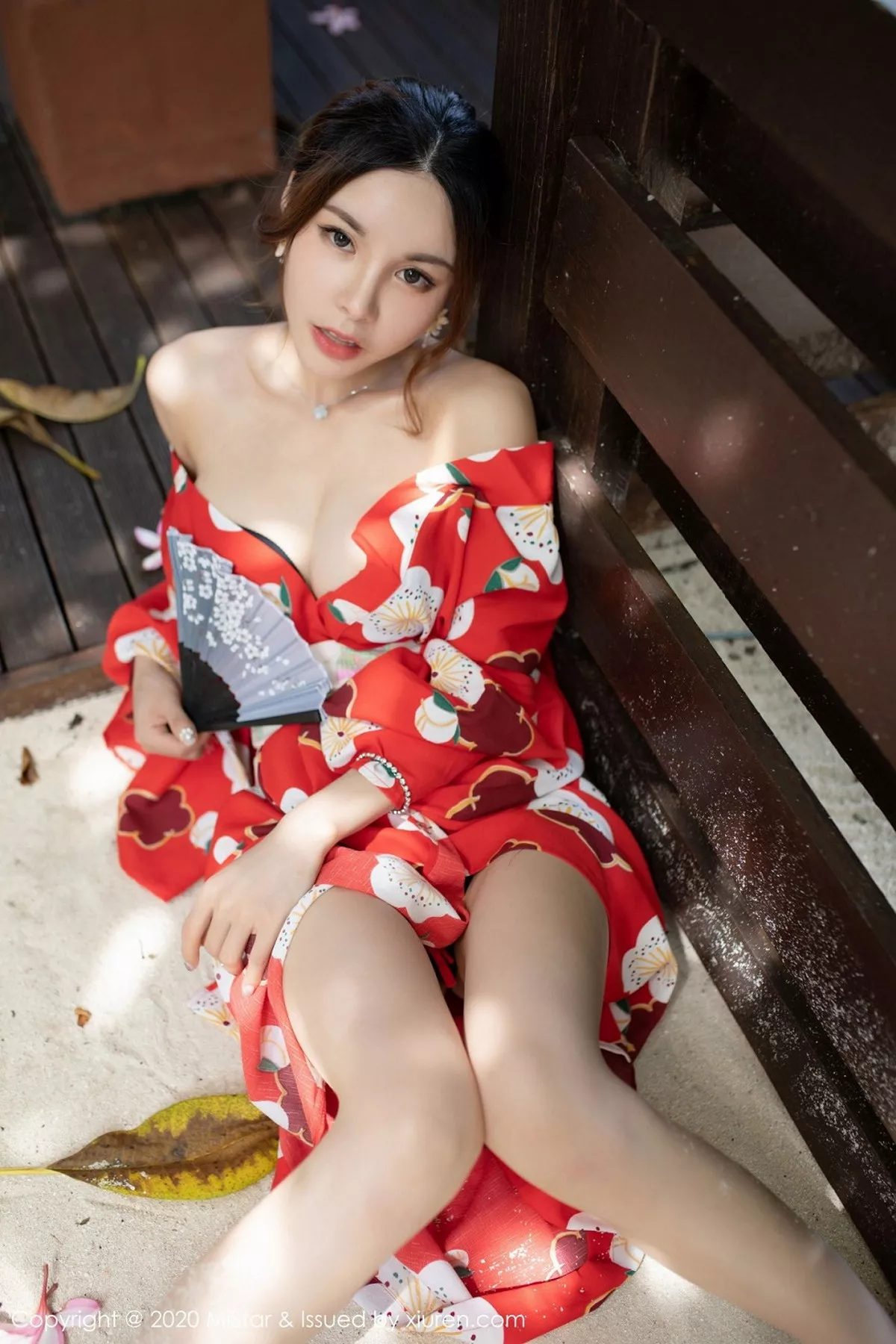 秀人集.com_[MiStar魅妍社]Vol.326_嫩模沈佳熹私房鲜艳红色和服半露酥胸白嫩美腿诱惑写真45P