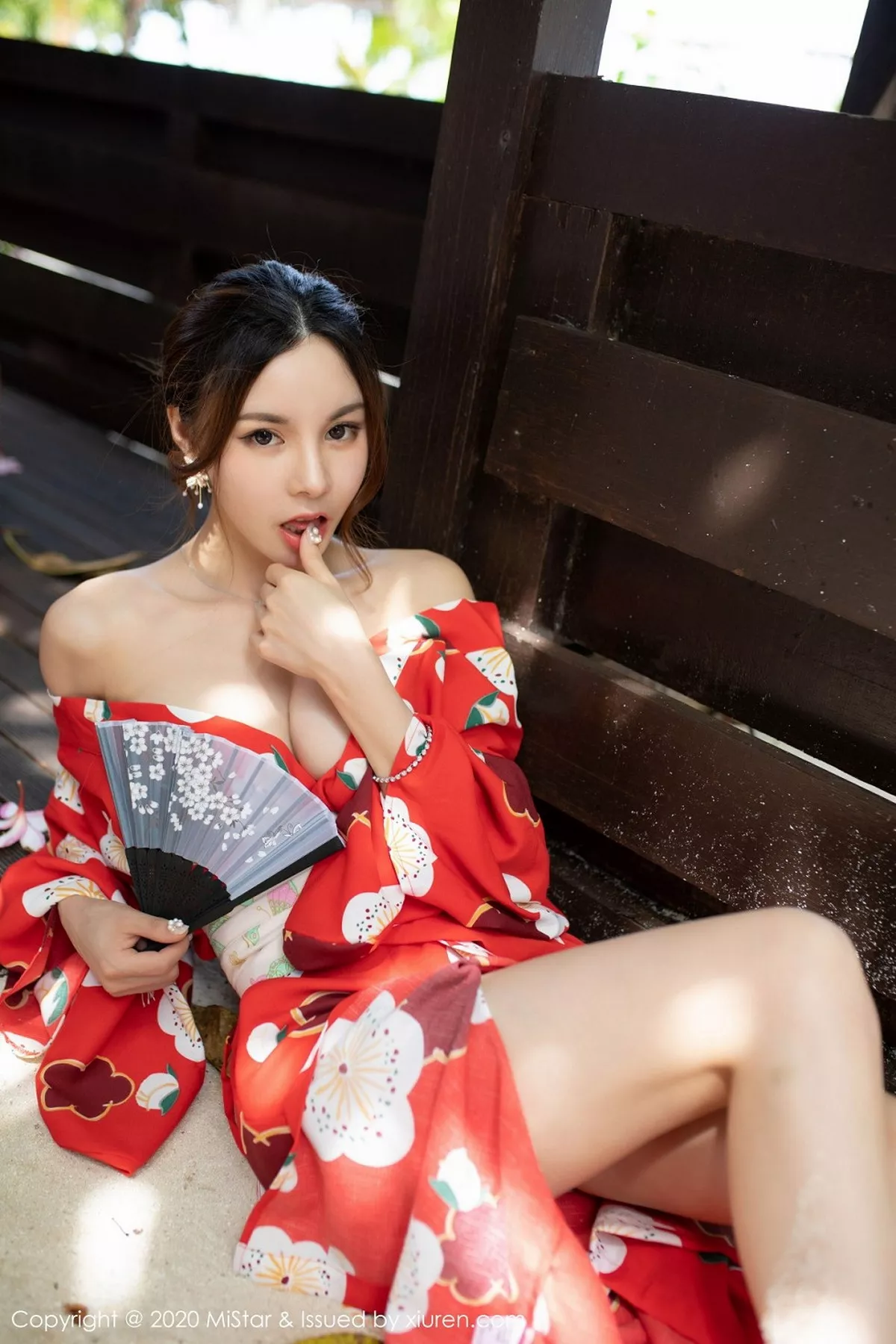 秀人集.com_[MiStar魅妍社]Vol.326_嫩模沈佳熹私房鲜艳红色和服半露酥胸白嫩美腿诱惑写真45P