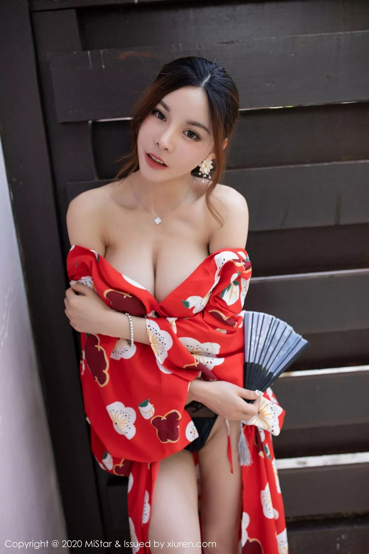 秀人集.com_[MiStar魅妍社]Vol.326_嫩模沈佳熹私房鲜艳红色和服半露酥胸白嫩美腿诱惑写真45P