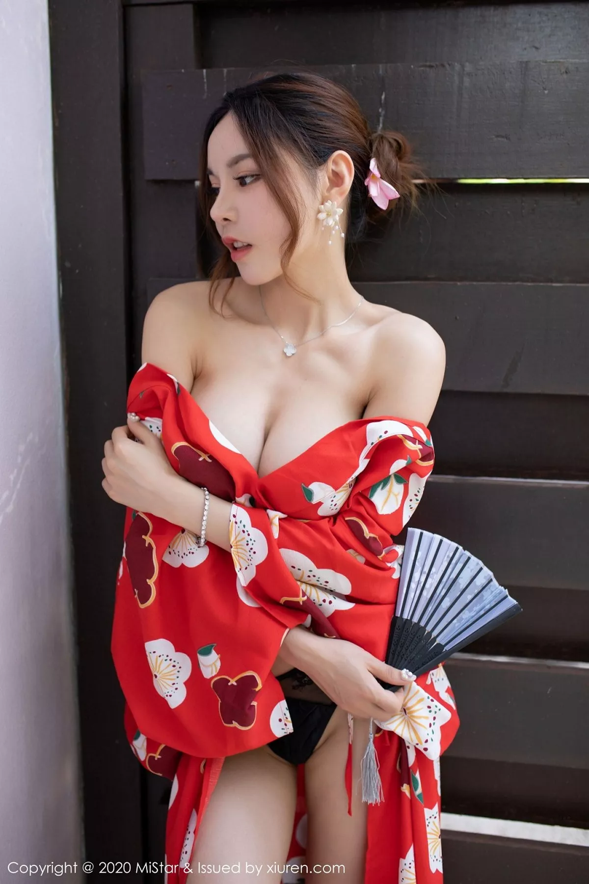 秀人集.com_[MiStar魅妍社]Vol.326_嫩模沈佳熹私房鲜艳红色和服半露酥胸白嫩美腿诱惑写真45P