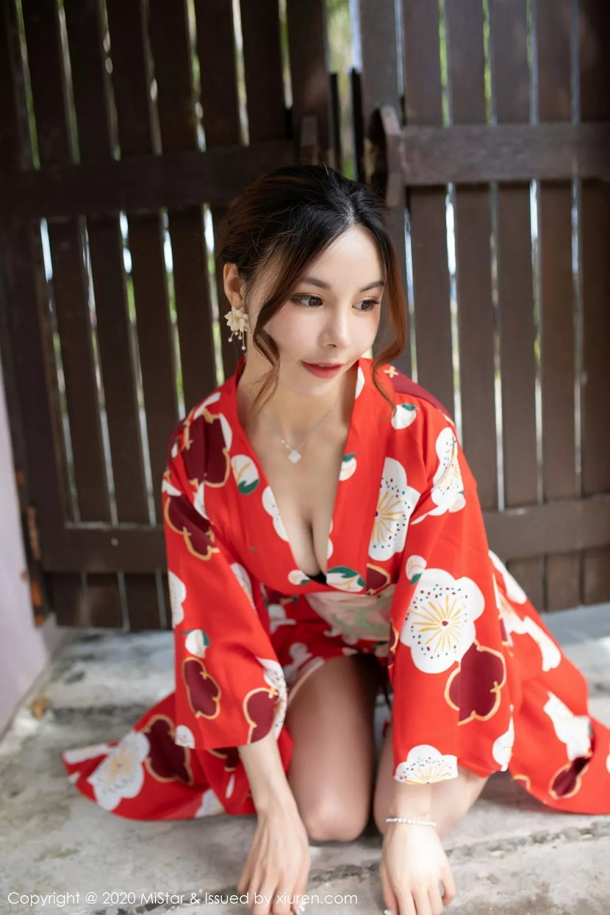 秀人集.com_[MiStar魅妍社]Vol.326_嫩模沈佳熹私房鲜艳红色和服半露酥胸白嫩美腿诱惑写真45P