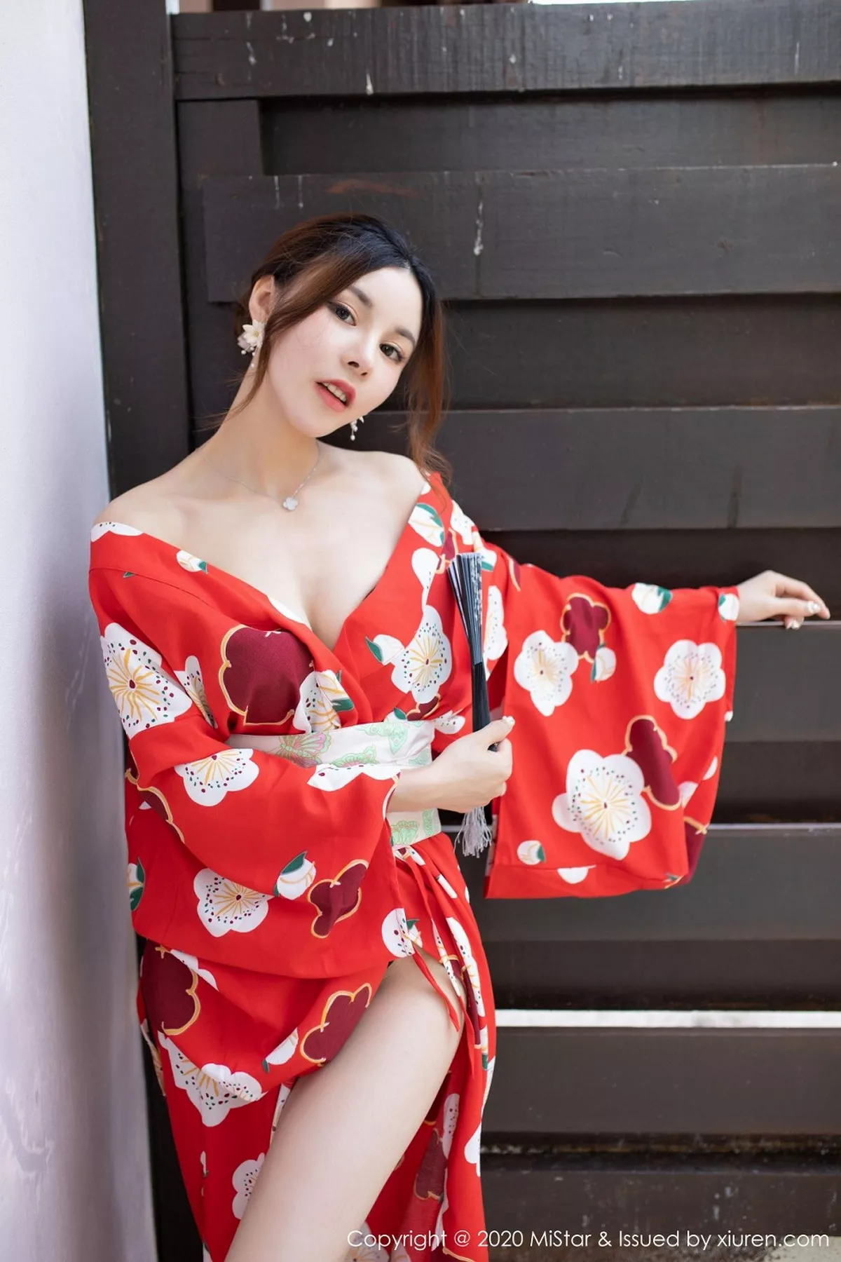 秀人集.com_[MiStar魅妍社]Vol.326_嫩模沈佳熹私房鲜艳红色和服半露酥胸白嫩美腿诱惑写真45P