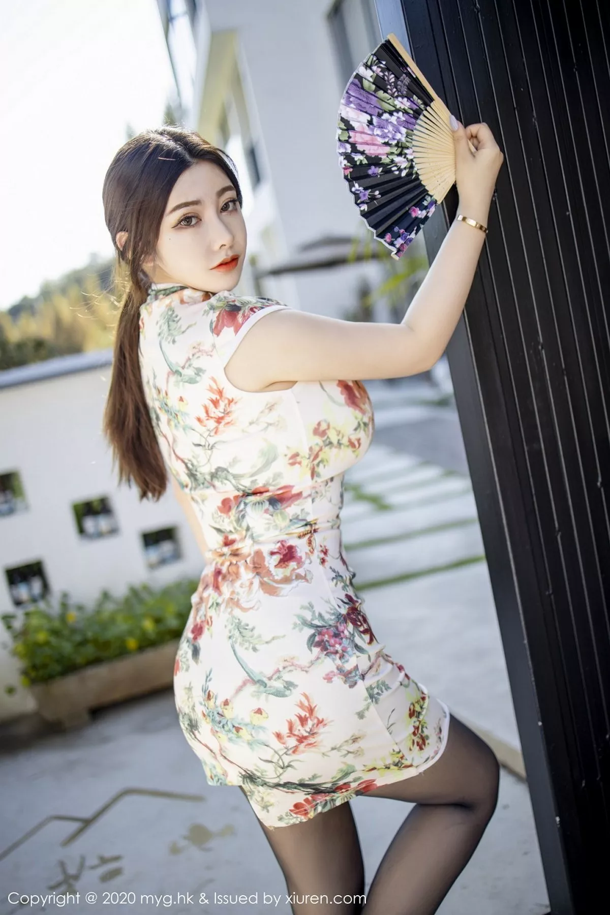 秀人集.com_[MyGirl美媛馆]Vol.465_嫩模软软子性感古韵旗袍半脱露情趣内衣吊带黑丝极致诱惑写真52P