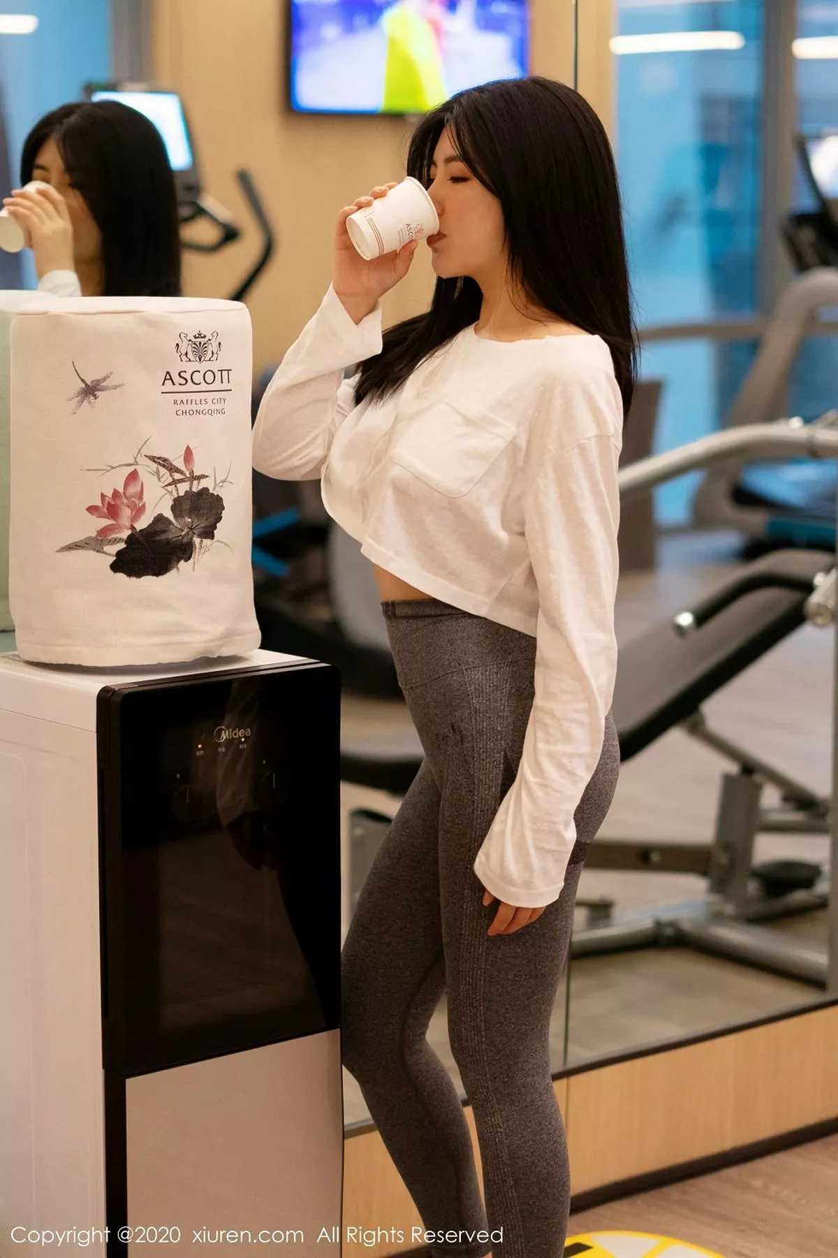 秀人集.com_[XiuRen秀人网]No.2863_女神娜露Selena健身房性感紧身衣秀凹凸身材丰乳肥臀诱惑写真50P