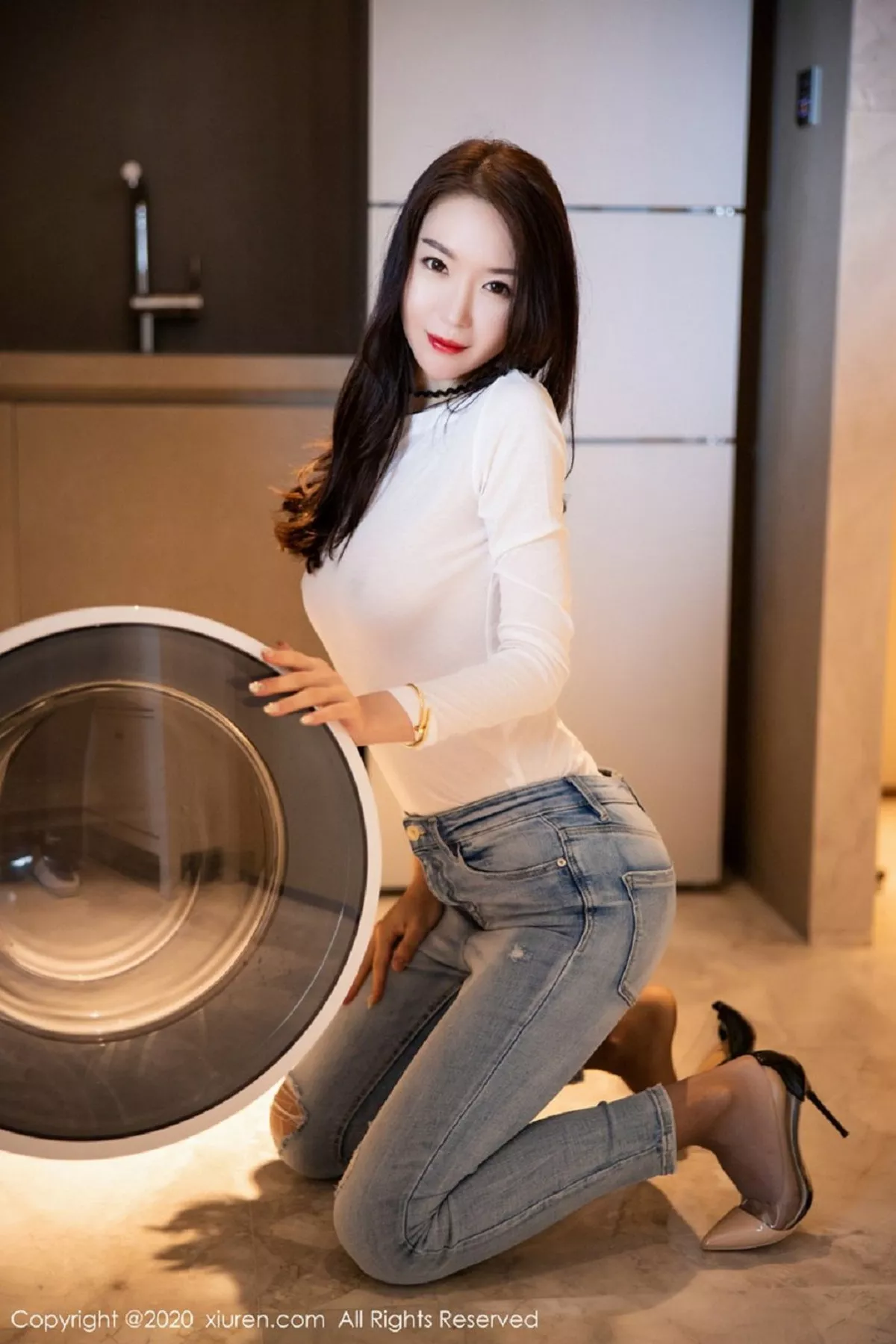 秀人集.com_[XiuRen秀人网]No.2870_嫩模梦心月心愿旅拍私房脱牛仔裤露无内黑丝裤袜秀翘臀诱惑写真94P