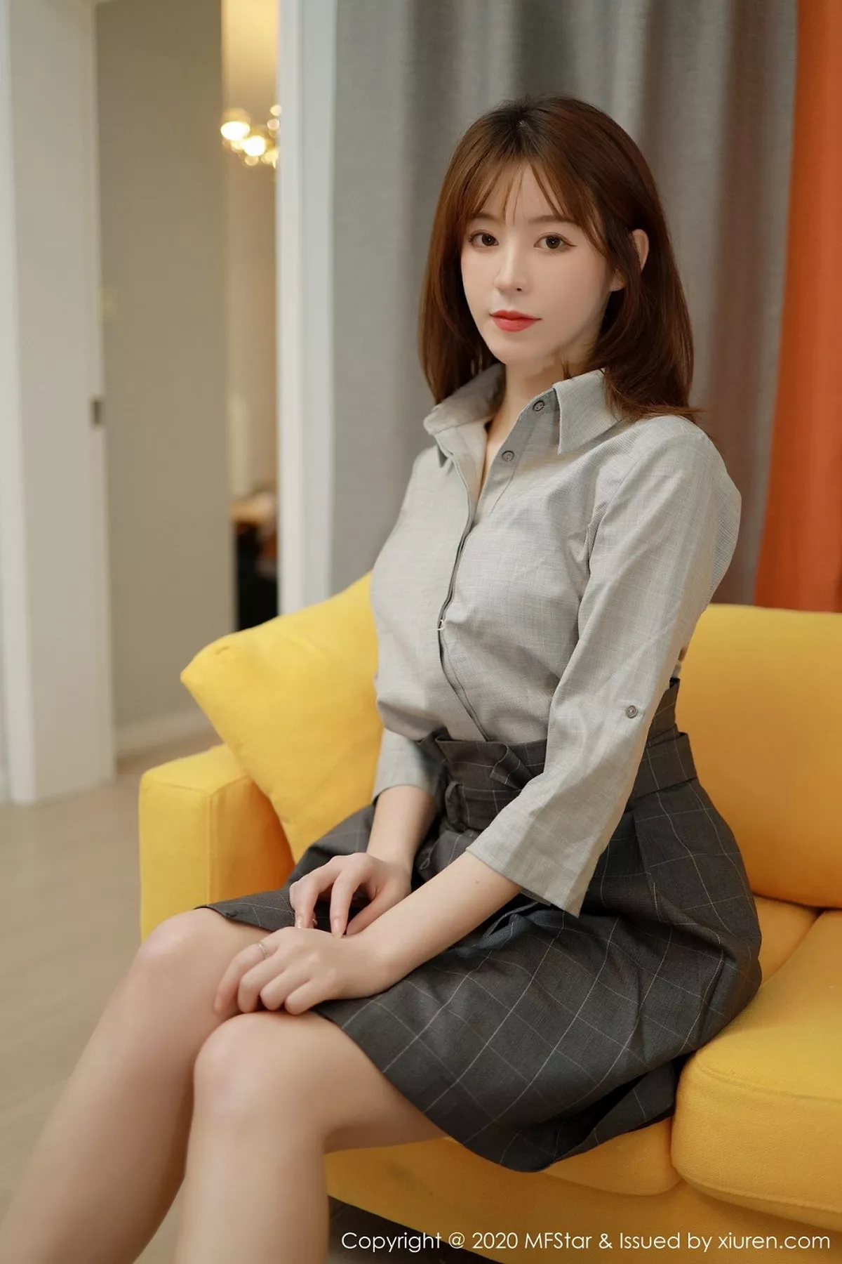 秀人集.com_[MFStar模范学院]Vol.424_嫩模Yoo优优四川旅拍灰色职场制服半脱露性感内衣诱惑写真60P