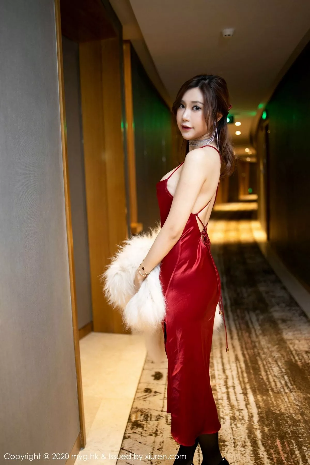秀人集.com_[MyGirl美媛馆]Vol.471_女神绮里嘉ula圣诞主题私房半脱露无内黑丝裤袜诱惑写真74P