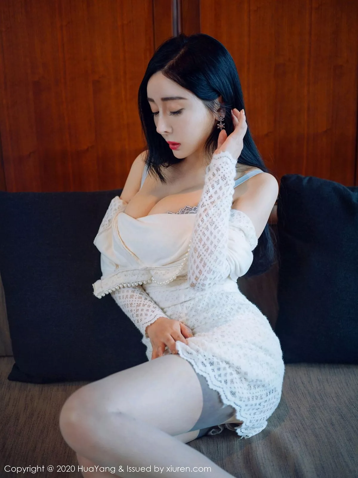 秀人集.com_[HuaYang花漾]Vol.342_嫩模允爾厦门旅拍典雅蕾丝长裙配肉丝裤袜半脱撩人诱惑写真42P