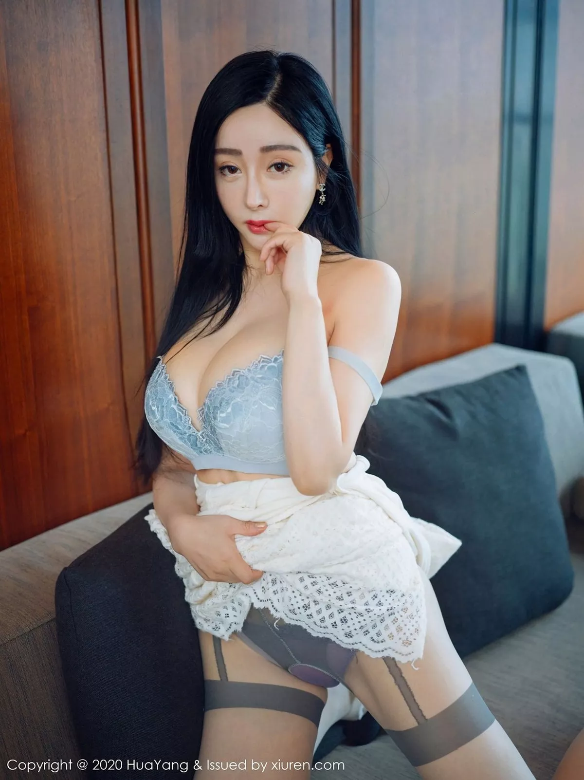 秀人集.com_[HuaYang花漾]Vol.342_嫩模允爾厦门旅拍典雅蕾丝长裙配肉丝裤袜半脱撩人诱惑写真42P