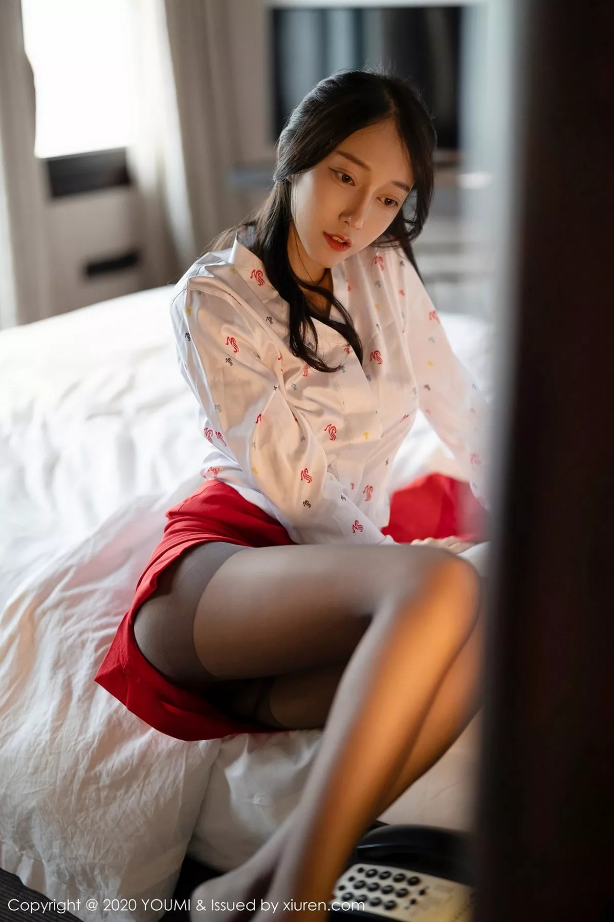 秀人集.com_[YouMi尤蜜荟]Vol.582_美人玥儿玥er杭州旅拍红色空乘制服半脱秀火辣身材诱惑写真95P