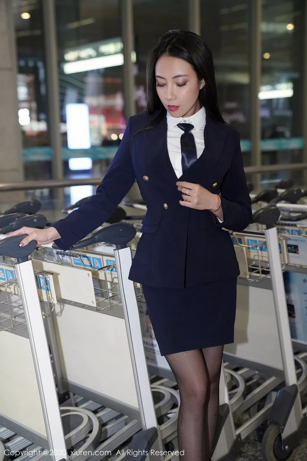 秀人集.com_[XiuRen秀人网]No.2961_嫩模果儿Victoria＆葛征空姐职业制服主题秀魔鬼身材魅惑写真82P