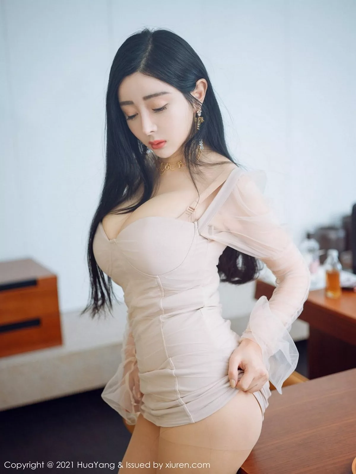 秀人集.com_[HuaYang花漾]Vol.346_嫩模允爾厦门旅拍私房粉色绢纱配无内肉丝裤袜惹火诱惑写真47P