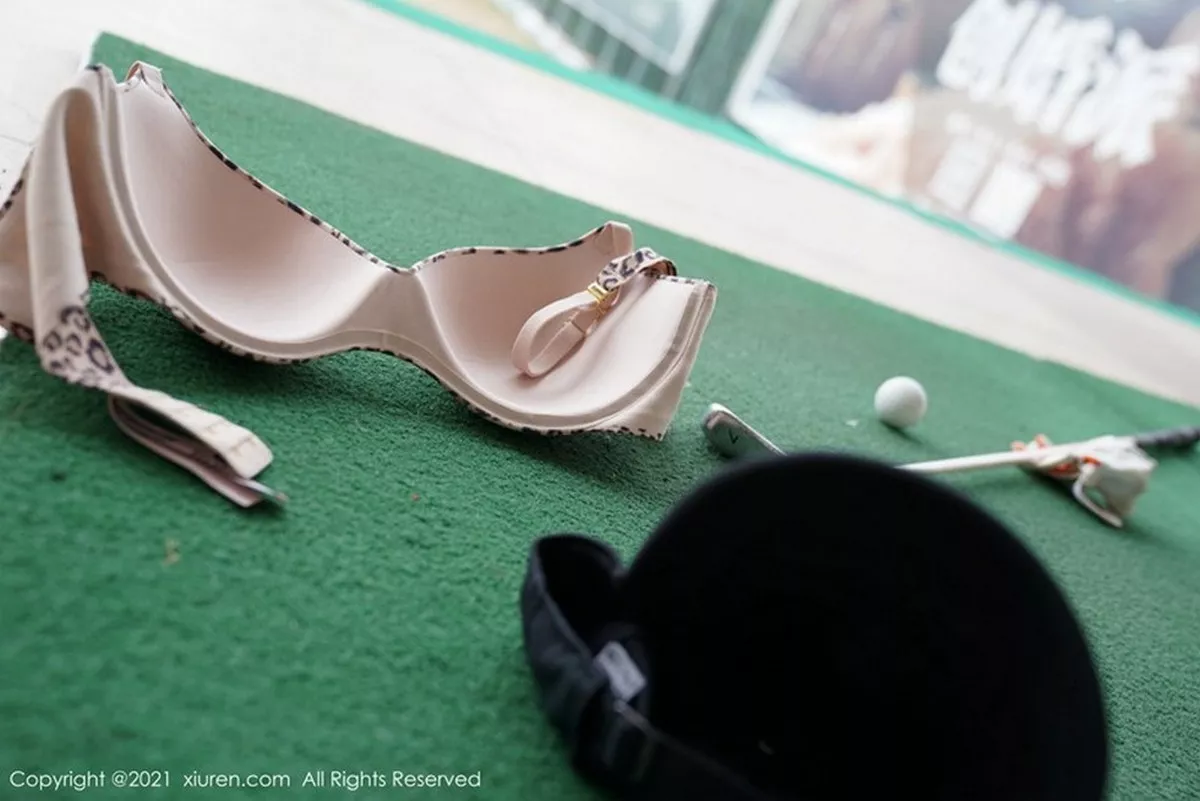 秀人集.com_[XiuRen秀人网]No.2966_御姐果儿江浙沪旅拍高尔夫女郎主题狂野豹纹内衣撩人诱惑写真61P