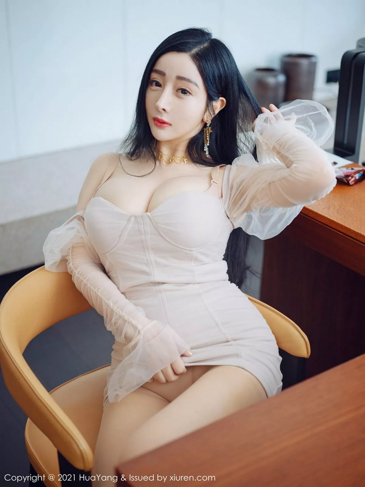 秀人集.com_[HuaYang花漾]Vol.346_嫩模允爾厦门旅拍私房粉色绢纱配无内肉丝裤袜惹火诱惑写真47P
