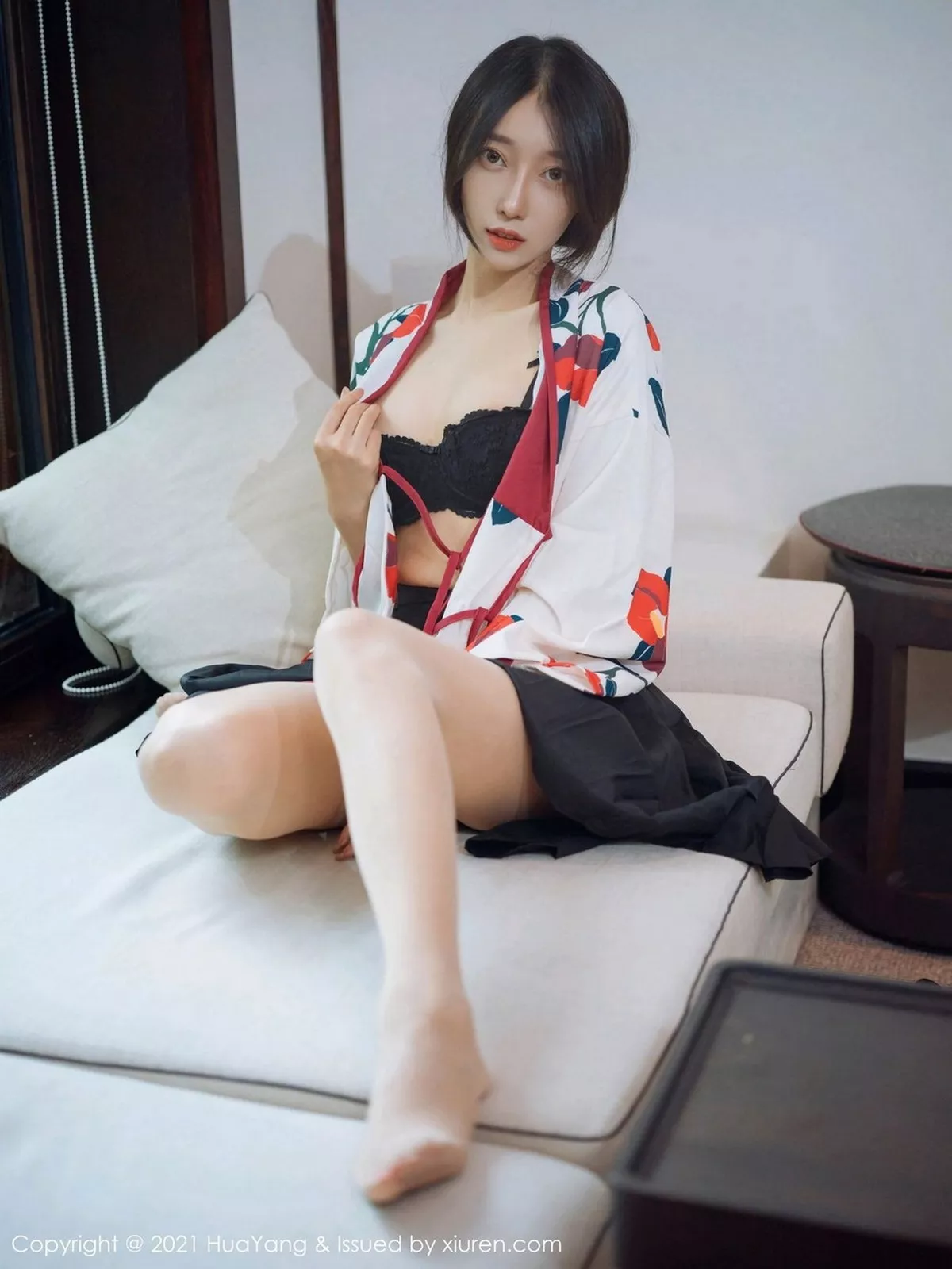 秀人集.com_[HuaYang花漾]Vol.347_模特玥儿玥er杭州旅拍古典和服下超薄肉丝裤袜秀翘臀诱惑写真43P