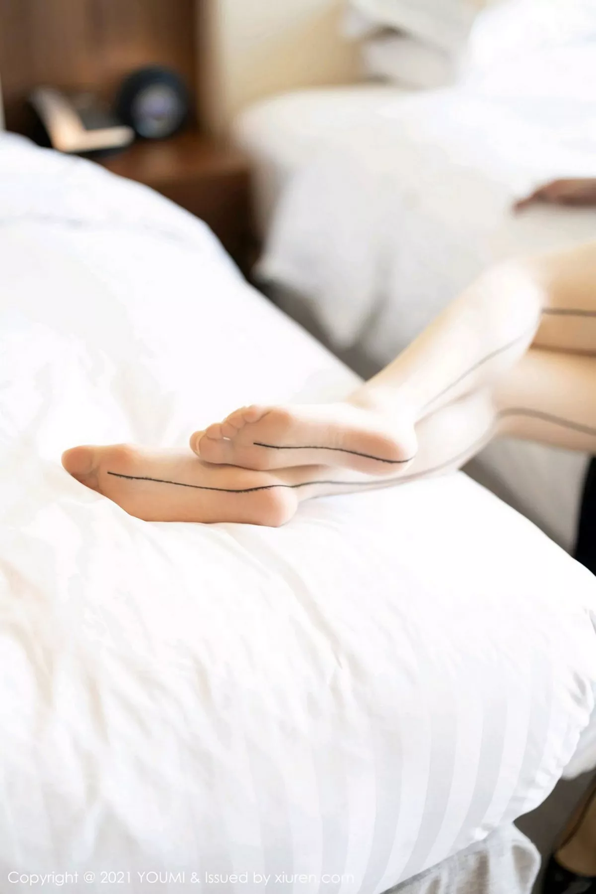 秀人集.com_[YouMi尤蜜荟]Vol.583_女神Egg-尤妮丝厦门旅拍薄透吊带裙配无内肉丝裤袜撩人诱惑写真67P